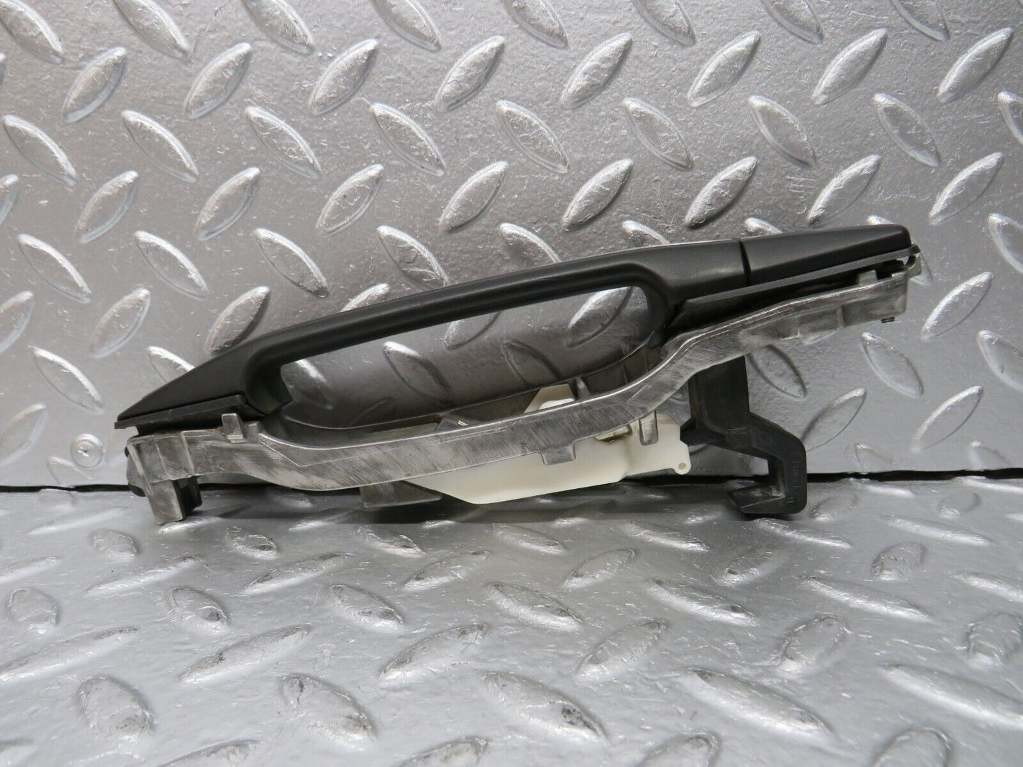 31373 Mercedes-Benz S124 220TE Rear Left Exterior Door Handle