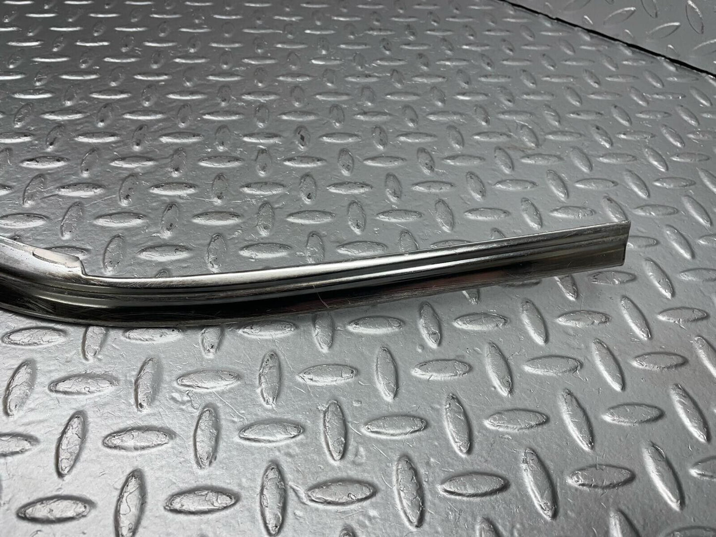 40520 Mercedes-Benz W108 Rear Windscreen Chrome Frame
