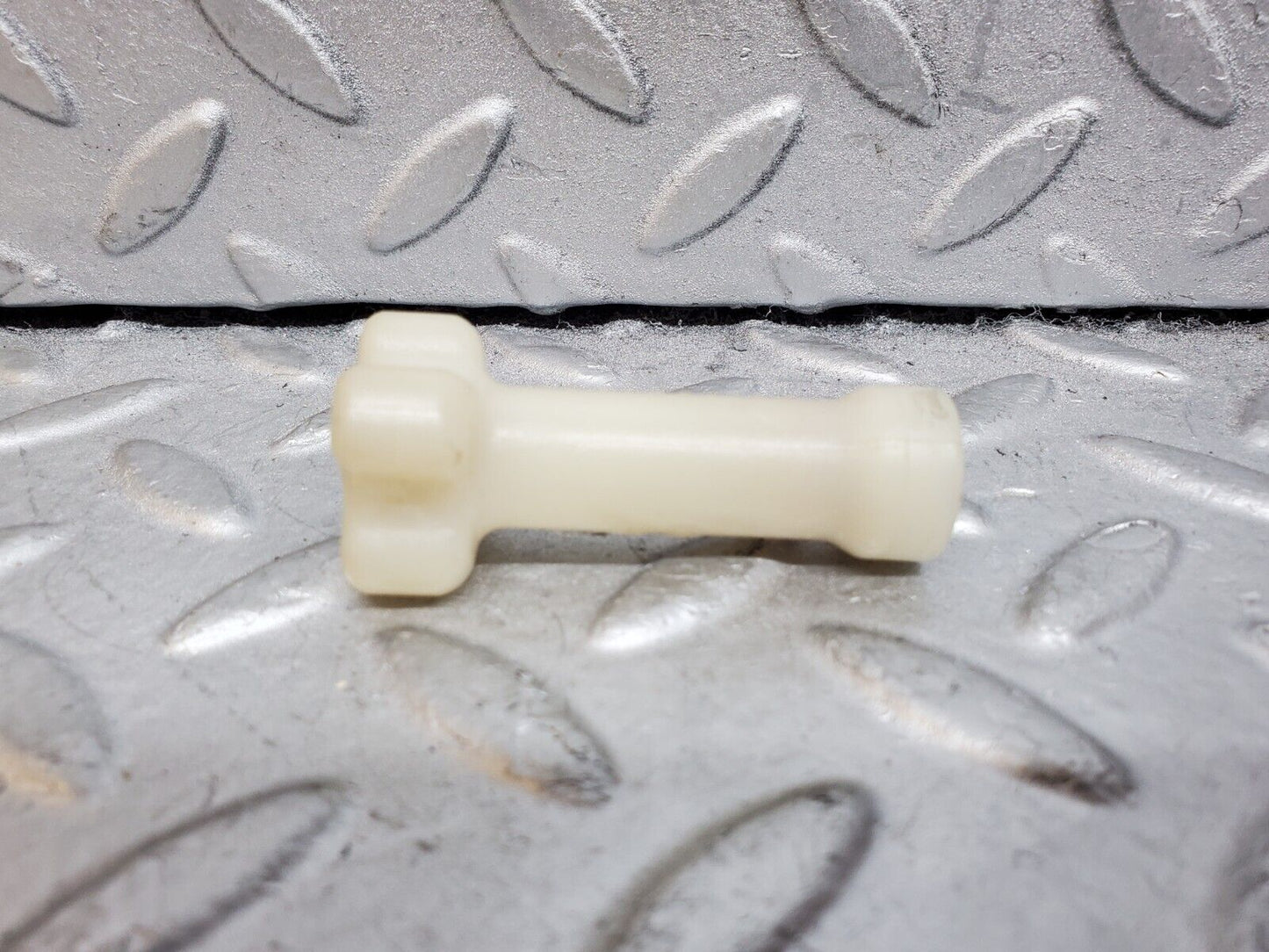 44800 Mercedes-Benz W124 220E Windscreen Washer Reservoir Holder 2018690028