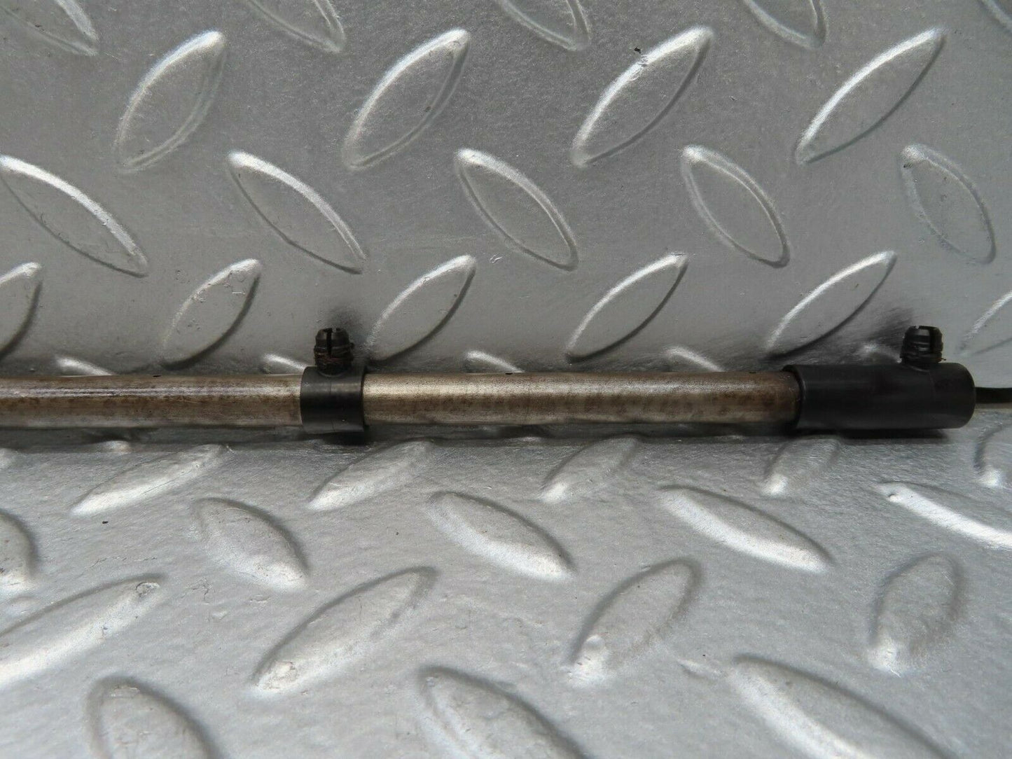 15684 Mercedes-Benz 1979 R107 450SL Camshaft Oil Tube
