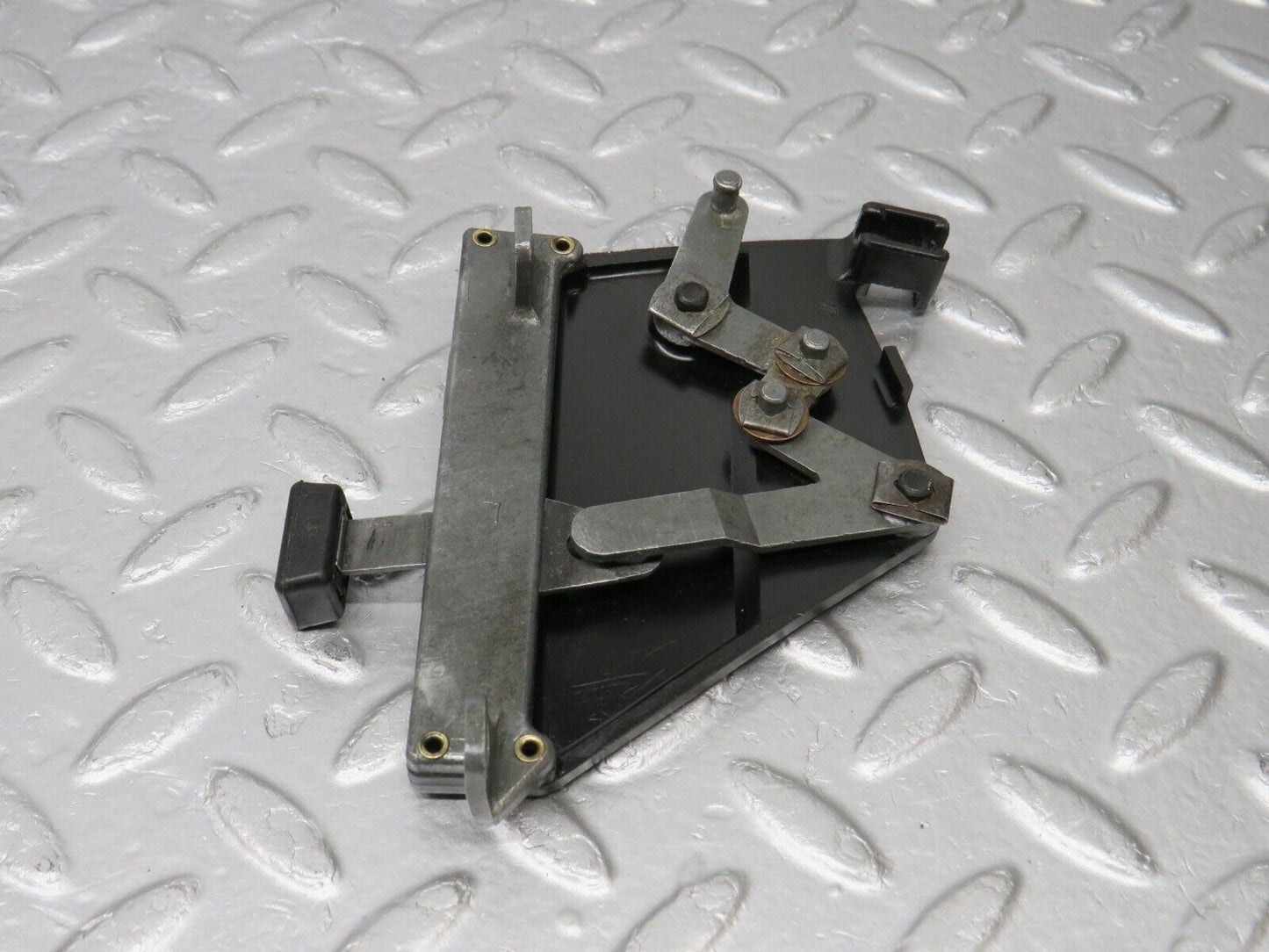 39833 Mercedes-Benz R107 350SL Air Vent Control Lever Left 1078300385