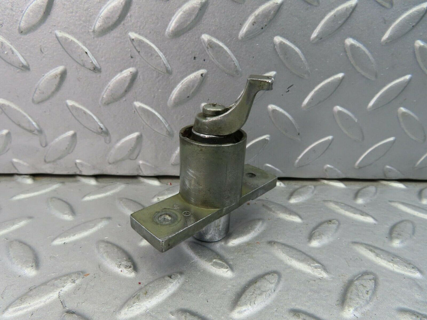 8996 Mercedes-Benz W115 Trunk Lock No Key 1157500091
