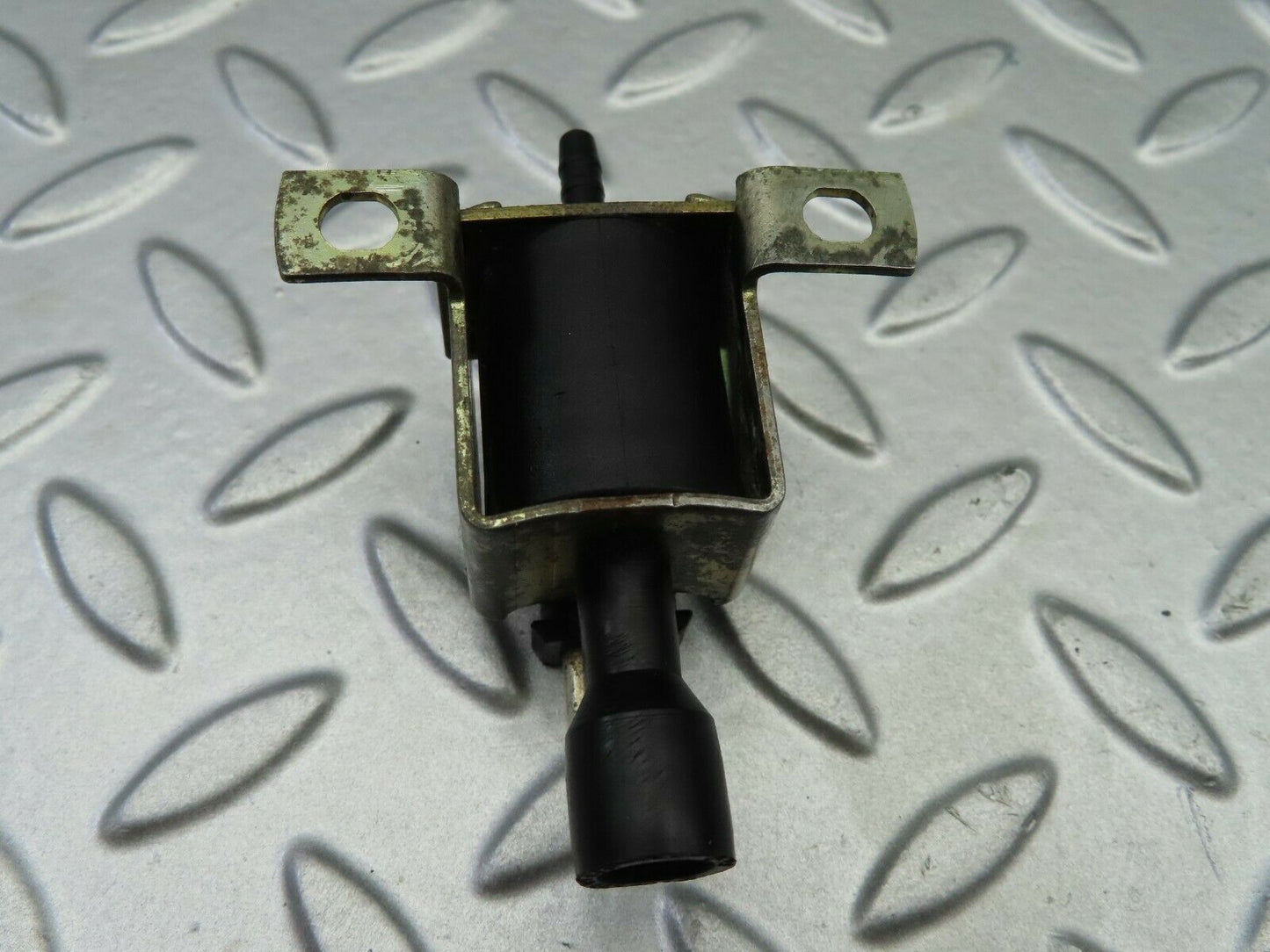 6711 Mercedes-Benz S124 E220 Wagon Vacuum Control Valve Pierburg 0015407097