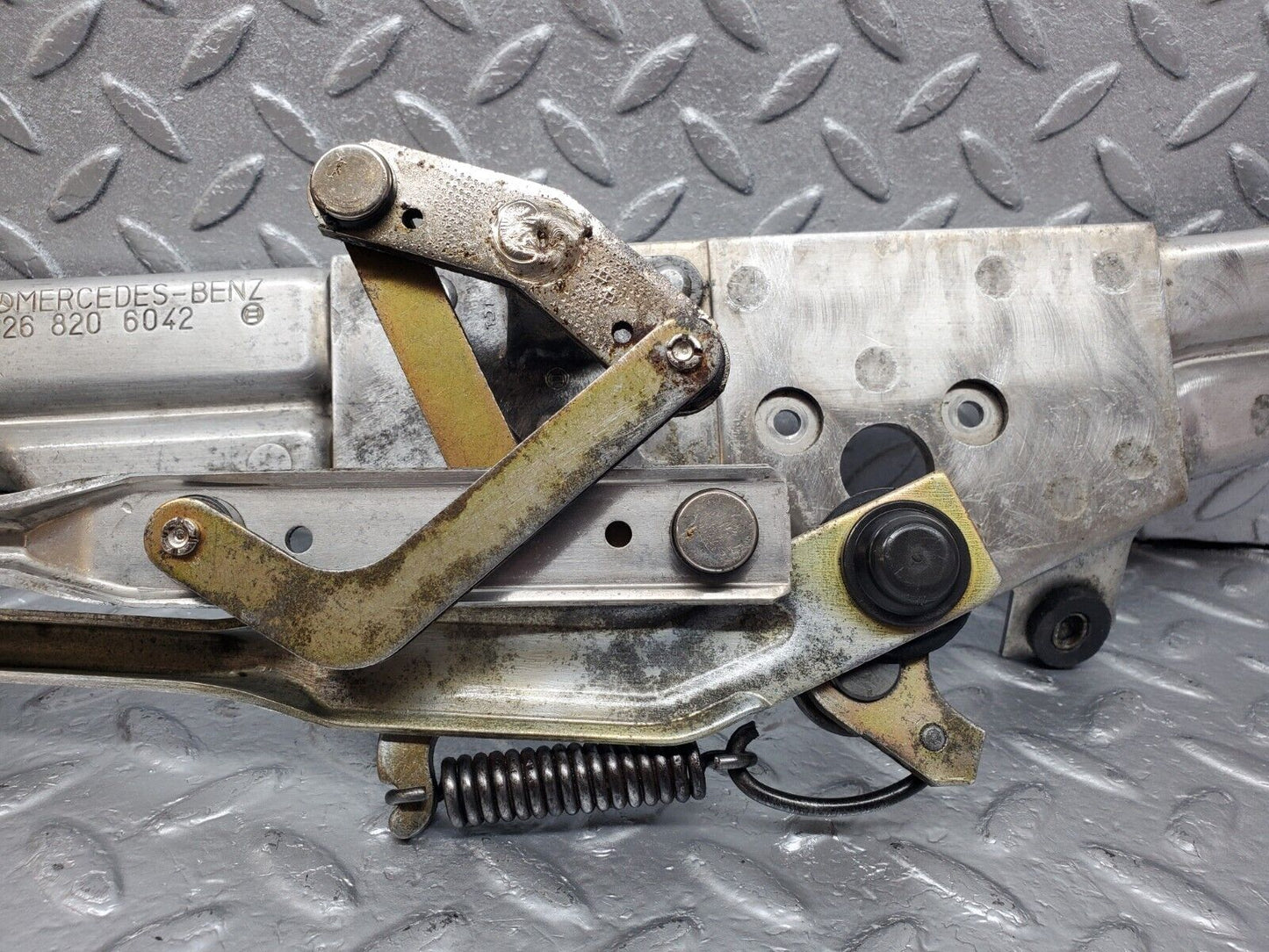 45819 Mercedes-Benz W126 420SE Windscreen Wiper Mechanism Linkage 1268206042