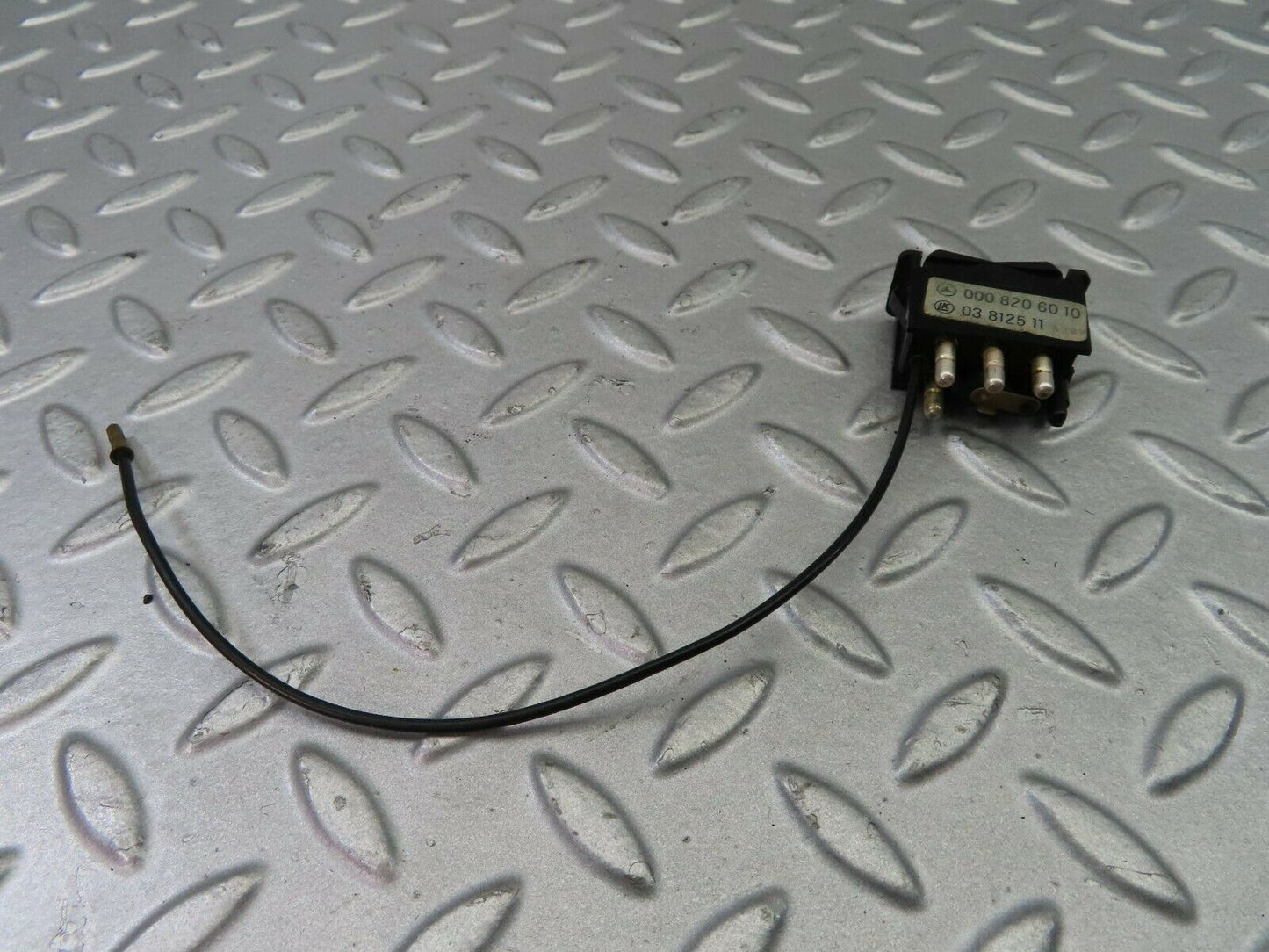 7474 Mercedes-Benz W116 450SE Rear Heated Window Switch 0008206010