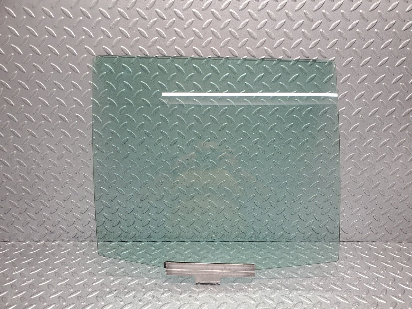 W124 Wagon rear right door window glass used OEM