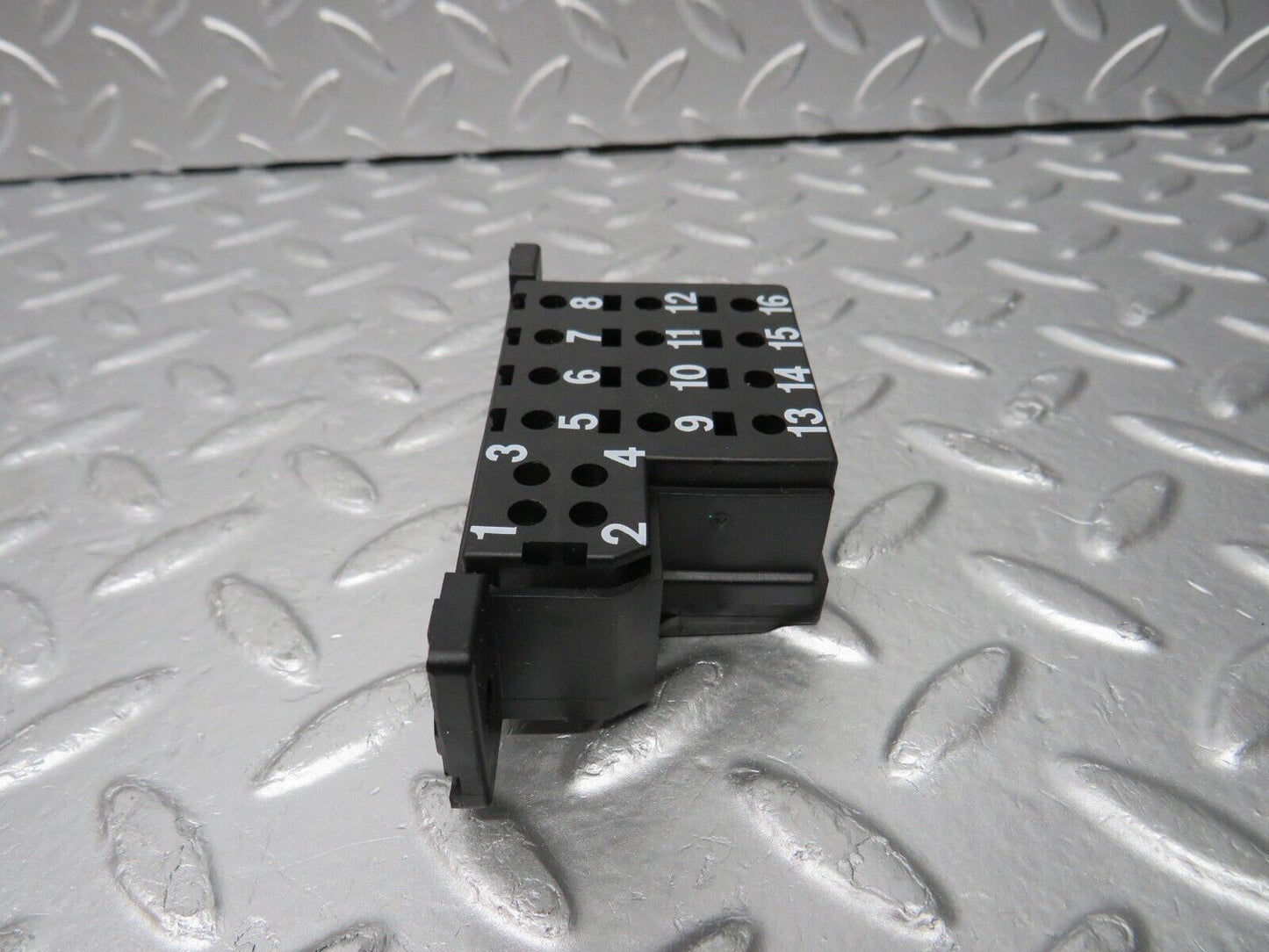 31324 Mercedes-Benz S124 220TE  Diagnostic Connector 1295455540 1295450003