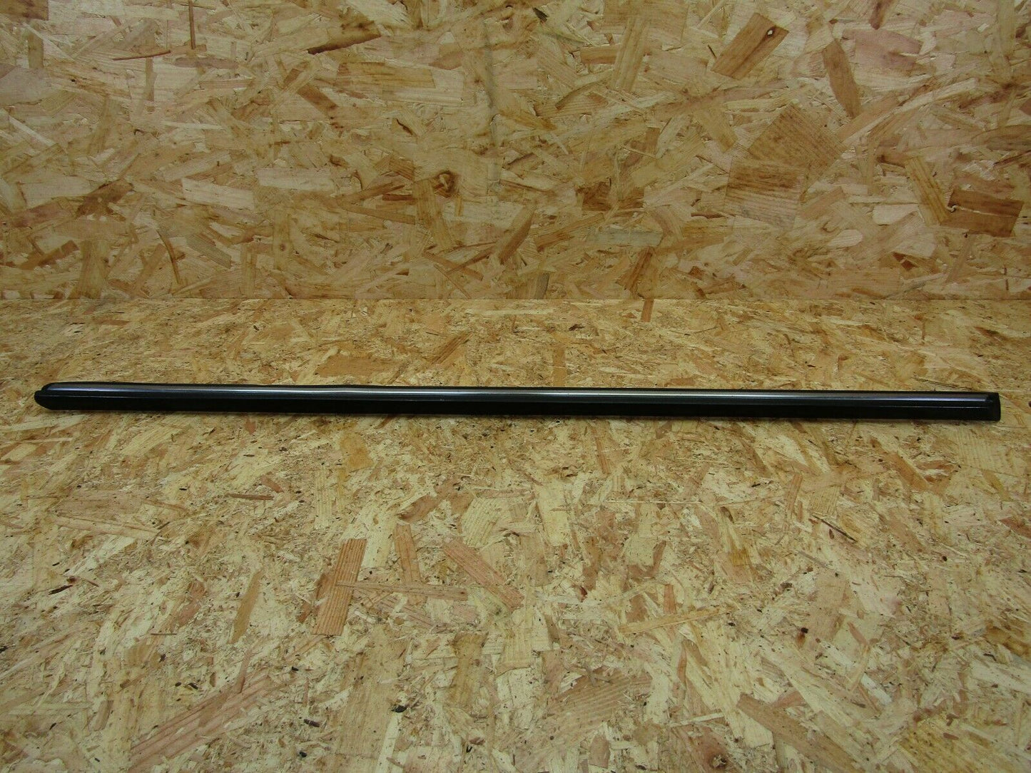 2171 Mercedes-Benz W116 350SE Front Right Door Centre Moulding Trim