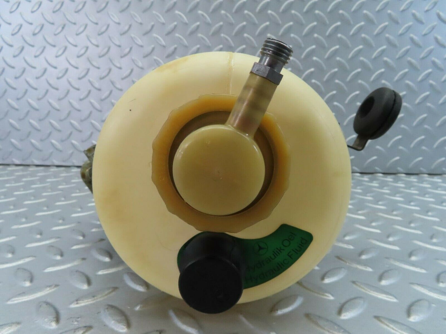 7530 Mercedes-Benz S123 230TE Wagon Hydraulic Suspension Fluid Reservoir