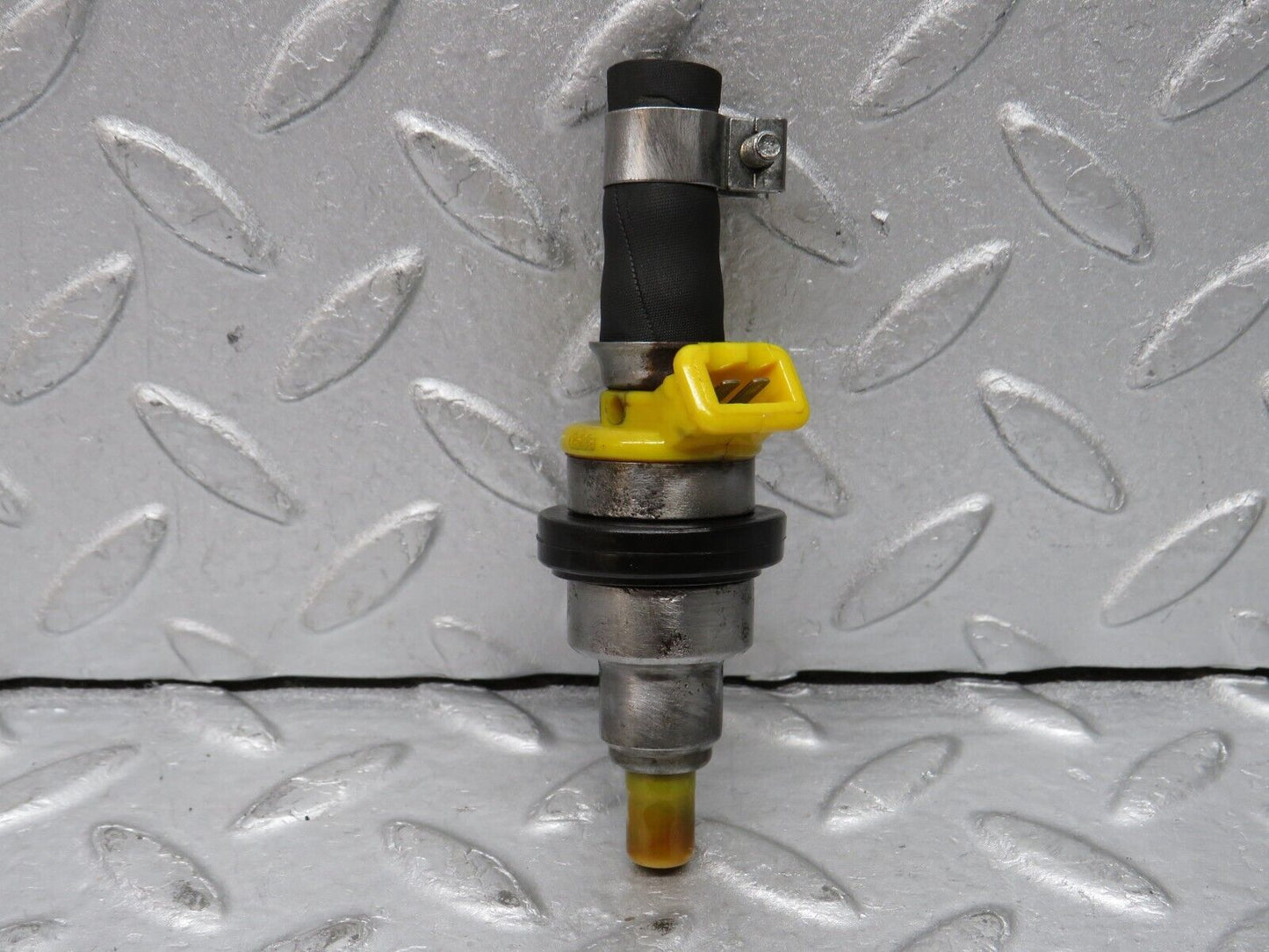 37572 Mercedes-Benz W109 300SEL Fuel Injector Bosch 0280150034
