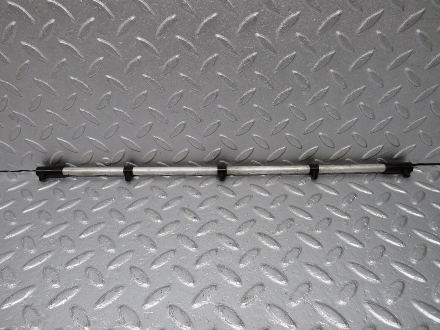 39157 Mercedes-Benz R107 500SL Camshaft Oil Tube