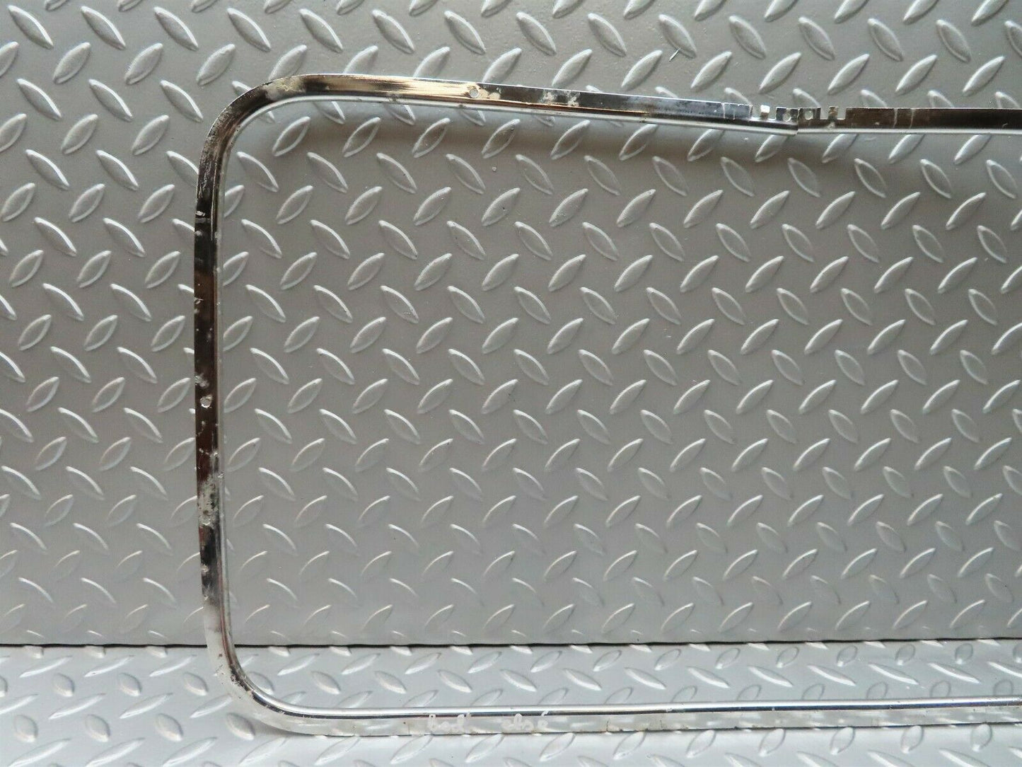 2049 Mercedes-Benz W105 219 PONTON Front Right Door Chrome Trim