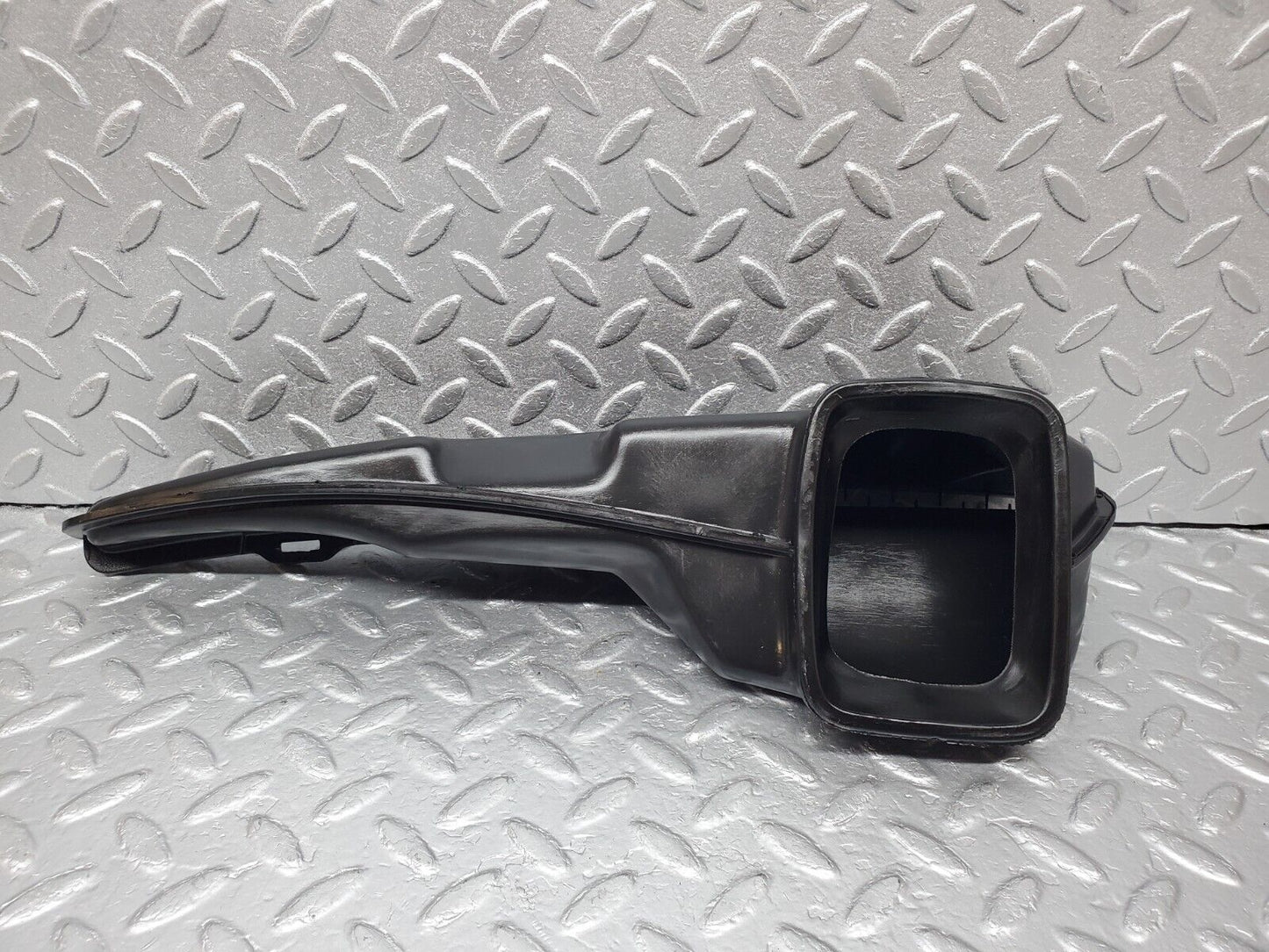 45915 Mercedes-Benz W126 420SE Dashboard Air Vent Duct 2x 1268300219 1268300119