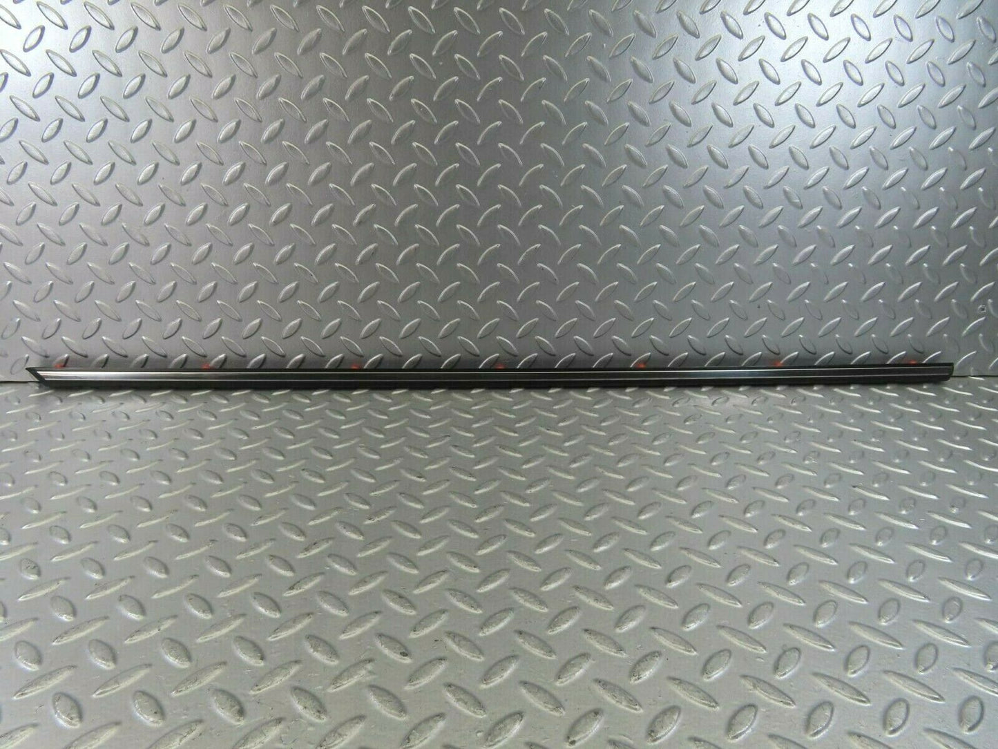 10249 Mercedes-Benz W123 Rear Left Door Centre Moulding Trim