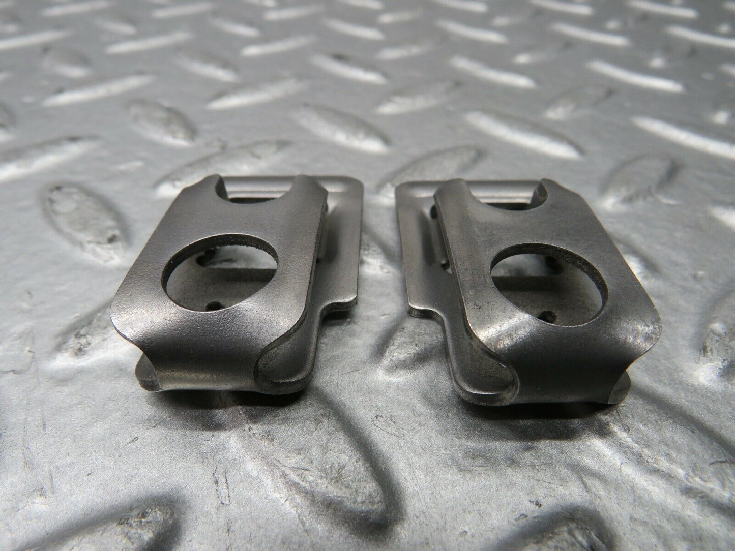 21801 Mercedes-Benz W126 300SE Fuel Injector Bracket 2 pcs