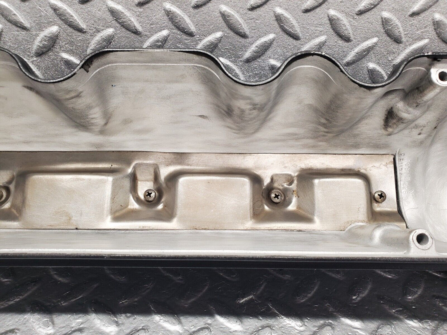 46319 Mercedes-Benz W126 420SE Cylinder Head Valve Cover Left Side 1170162105