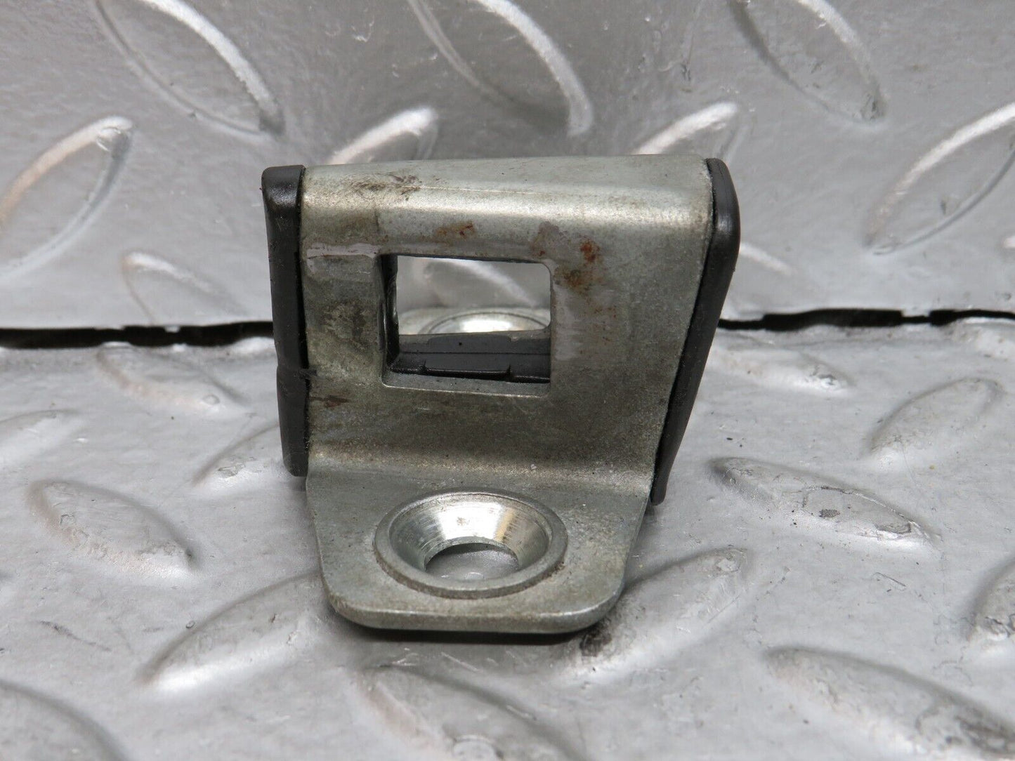 29123 Mercedes-Benz C124 320CE Coupe Door Lock Latch