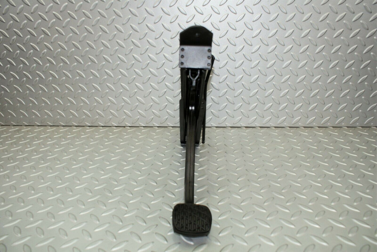 3167 Mercedes-Benz W115 220D Parking Brake Pedal Mechanism
