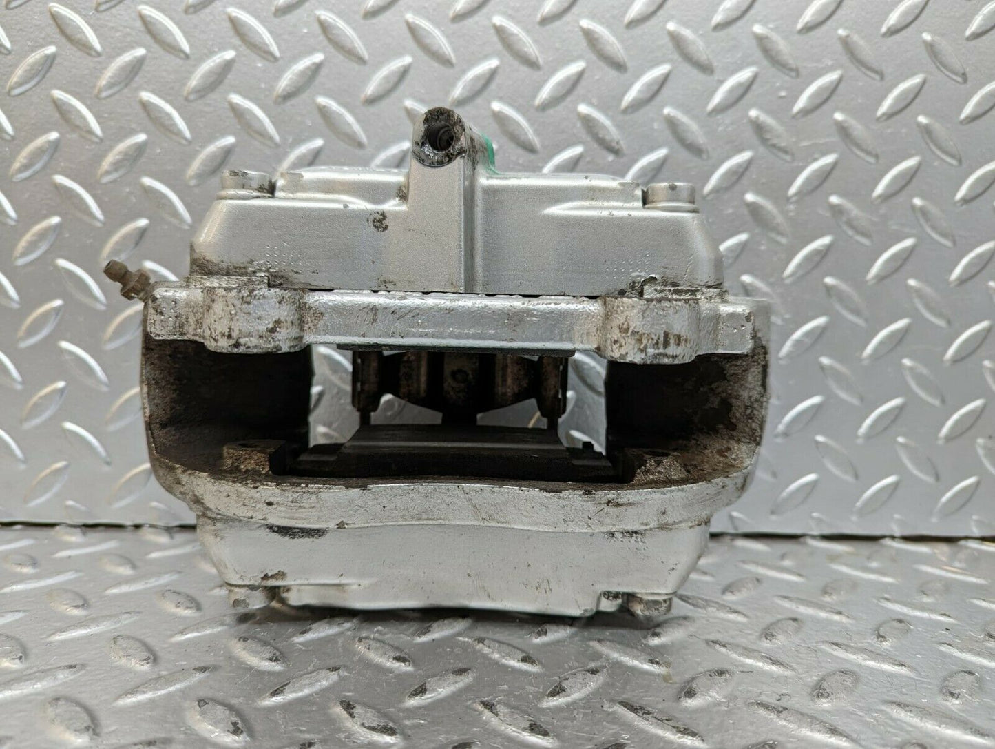 23770 Mercedes-Benz S211 E280 CDI Front Right Brake Caliper 2070470413