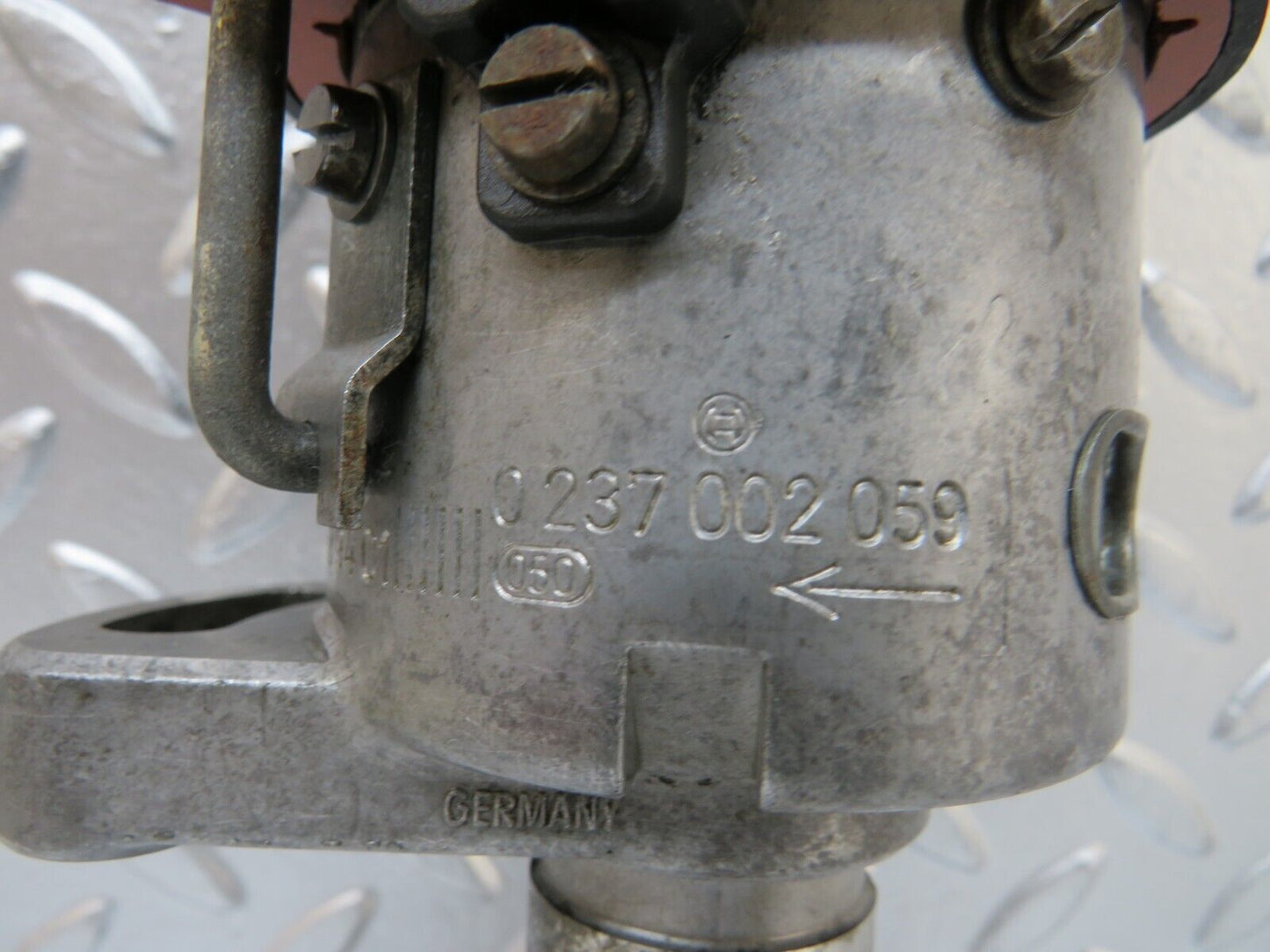 29375 Mercedes-Benz W124 230E Ignition Distributor Bosch 0031583101 0237002105
