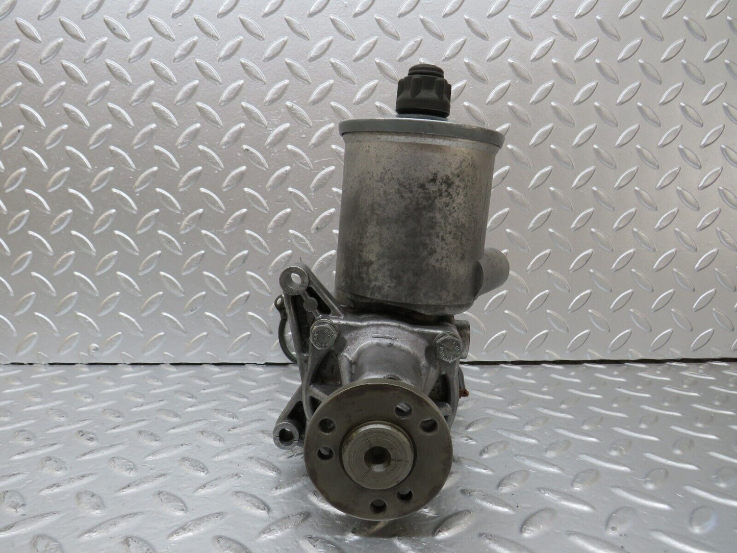 25788 Mercedes-Benz W124 280E Power Steering Pump 2104662001