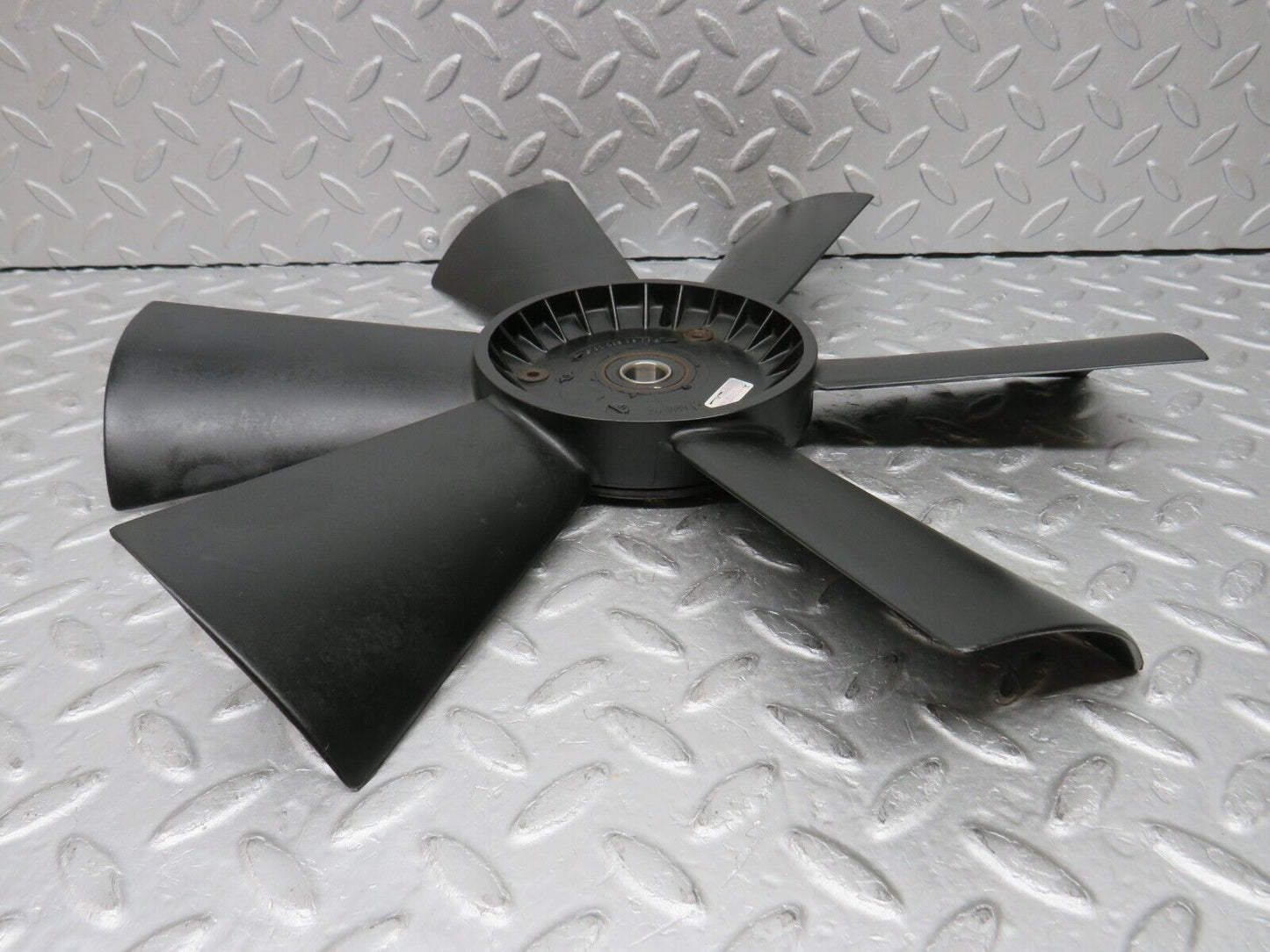 36651 Mercedes-Benz W201 190E 2.0L Engine Cooling Fan 1022050506
