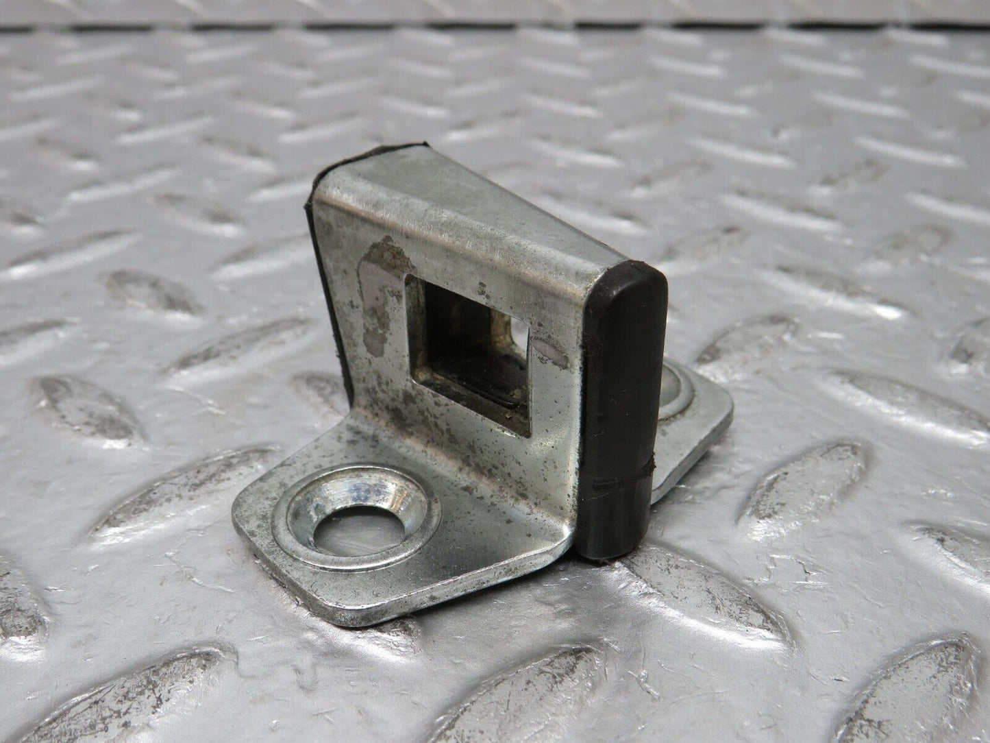32378 Mercedes-Benz S124 300TE Wagon Door Lock Latch
