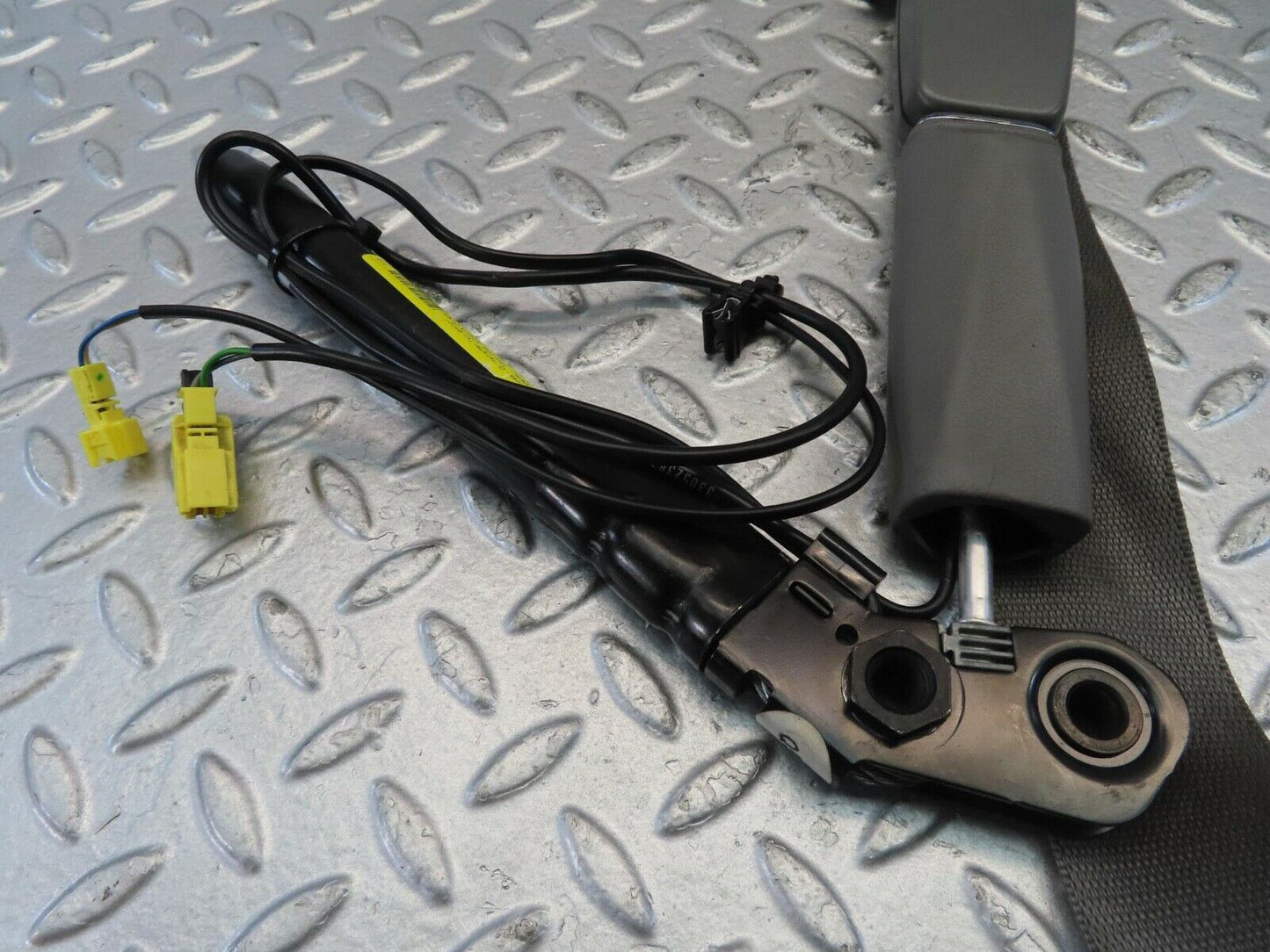 11211 Mercedes-Benz W221 S320 Front Right Seat Belt With Buckle