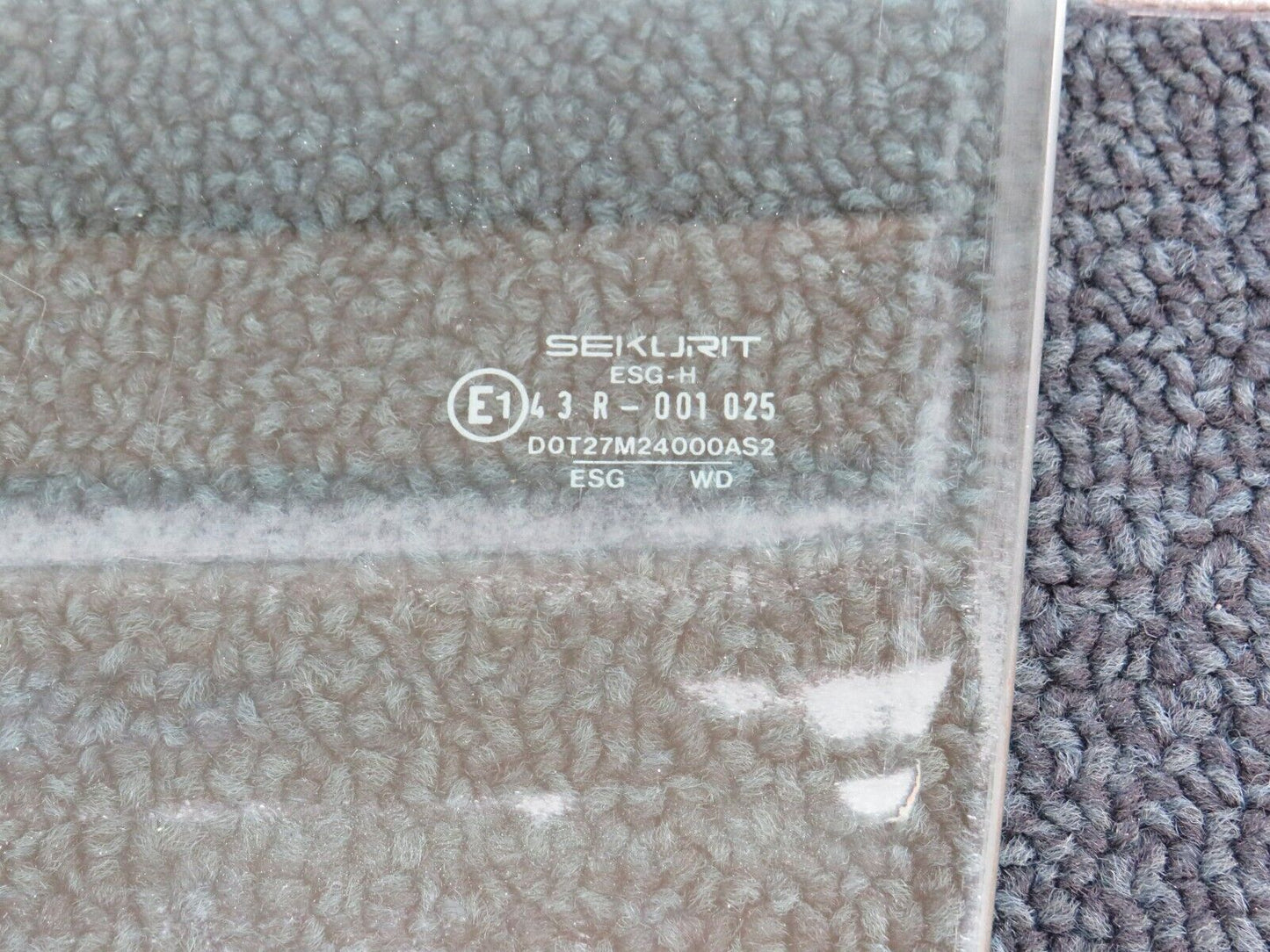 36037 Mercedes-Benz W126 420SE Front Left Door Window Glass