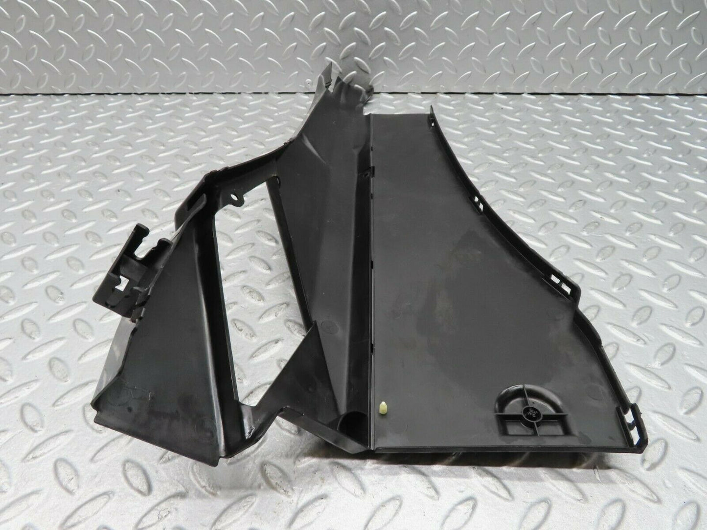 16302 Mercedes-Benz W124 260E Front Right Cable Channel 1248212436