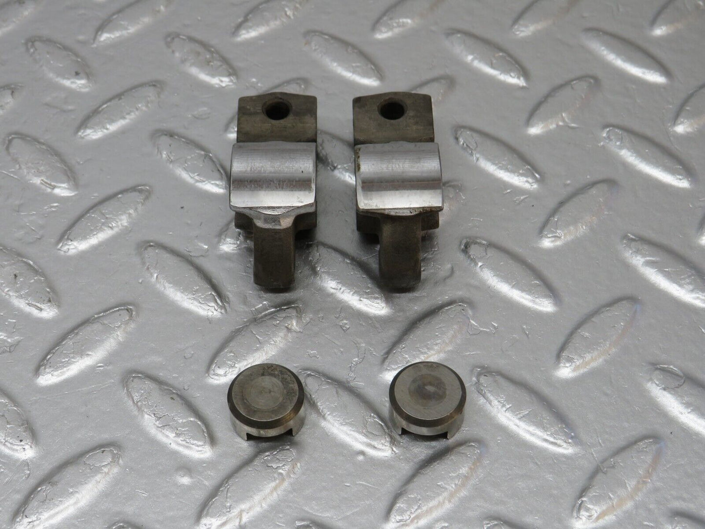 40049 Mercedes-Benz R107 350SL Rocker Arm With Valve Tappet