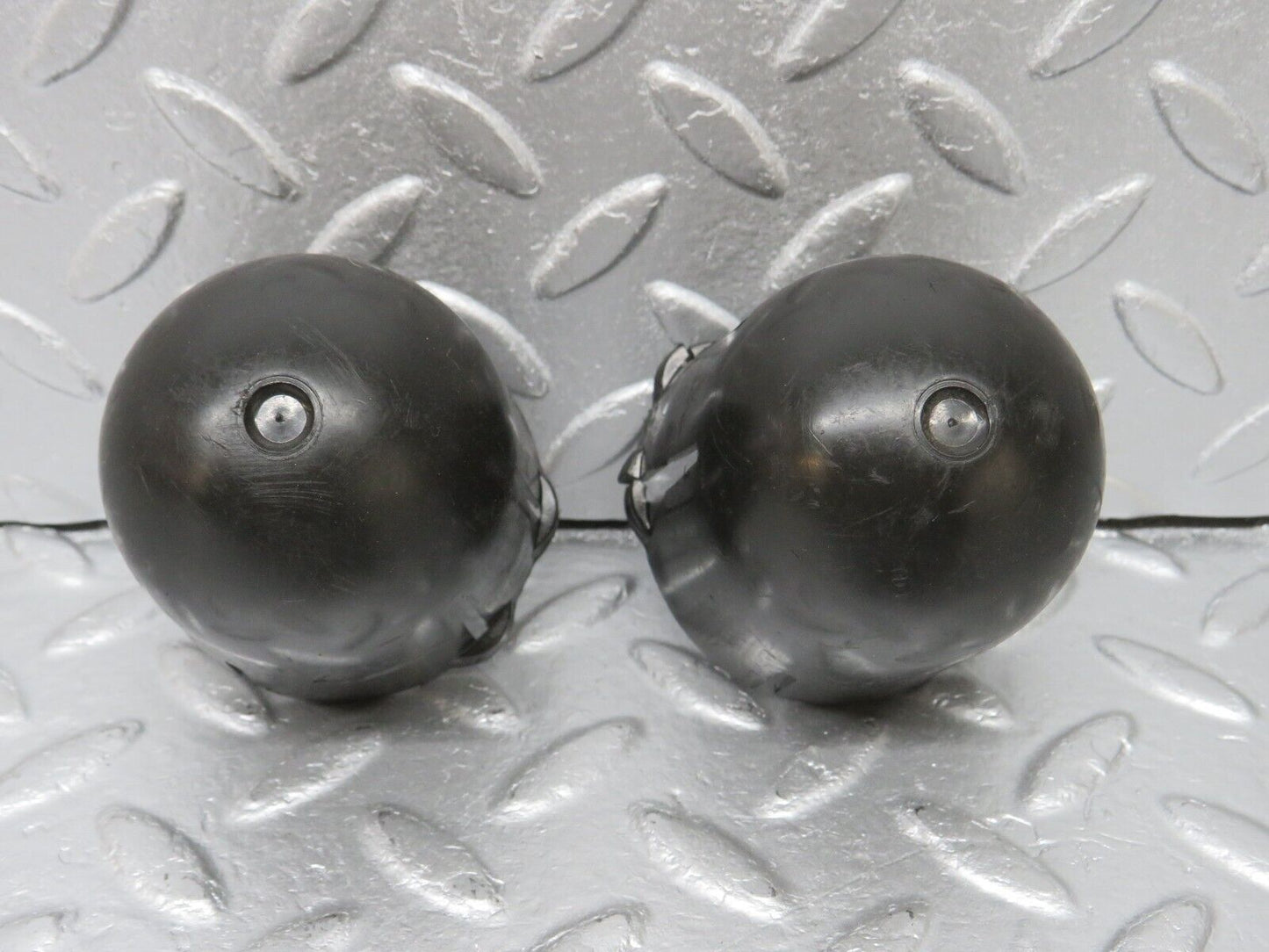 40313 Mercedes-Benz W110 230 Rear Shock Absorber Top Plastic Cap 2x