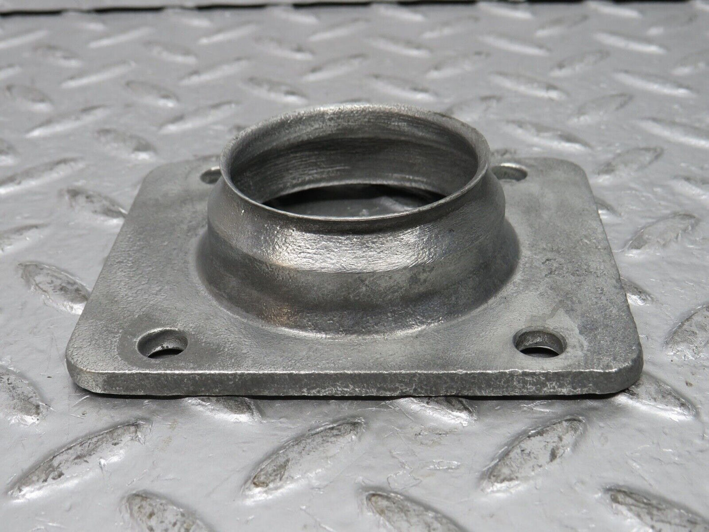 0400 Mercedes-Benz W120 180D Ponton Thermostat Housing Cover
