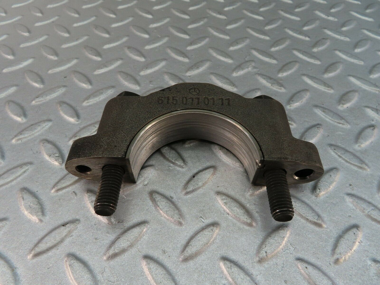 8026 Mercedes-Benz W115 220D Crankshaft Bearing Holder Block 6150110111