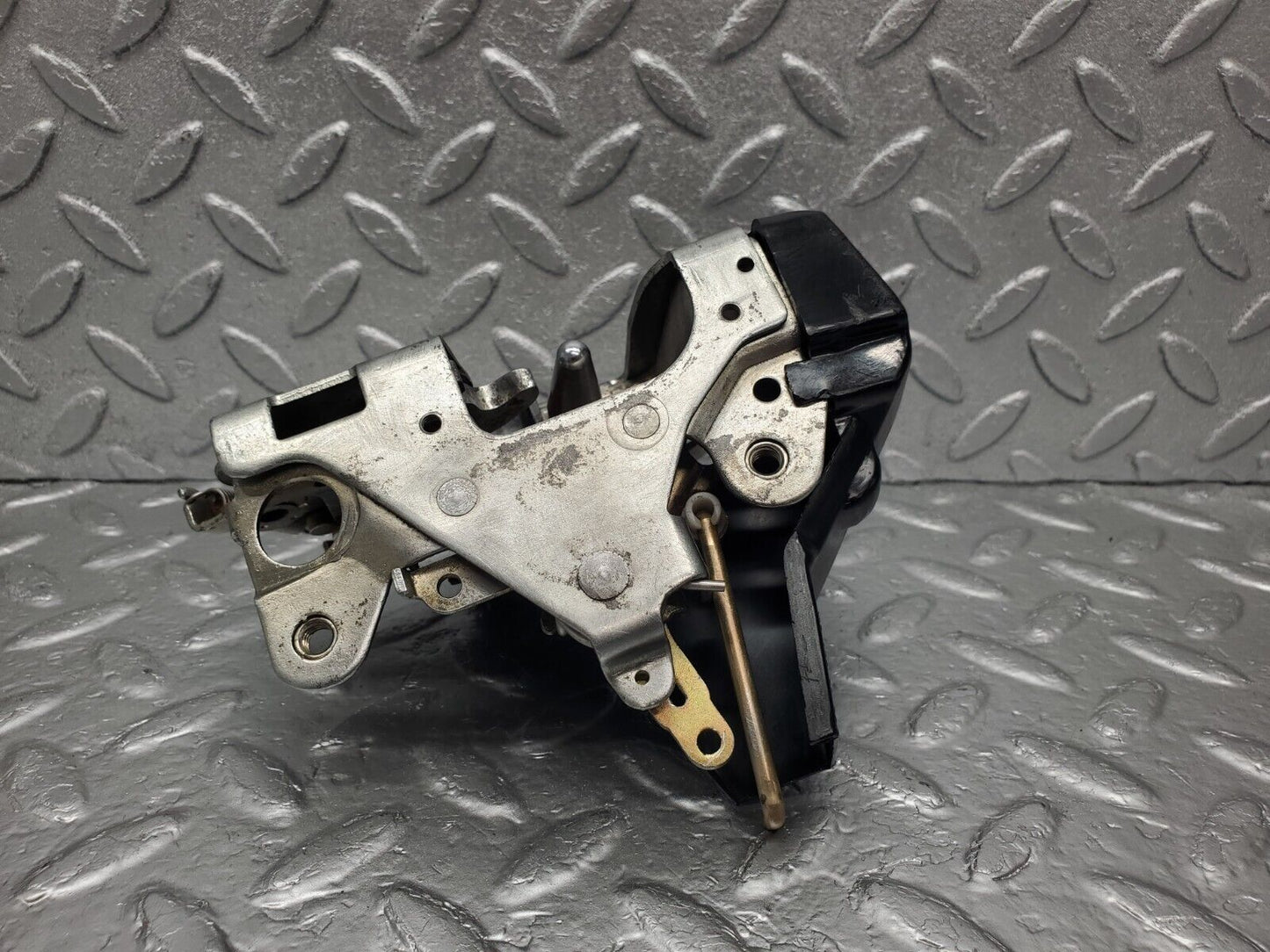 46383 Mercedes-Benz C123 280CE Coupe Left Door Lock Mechanism 1237230308