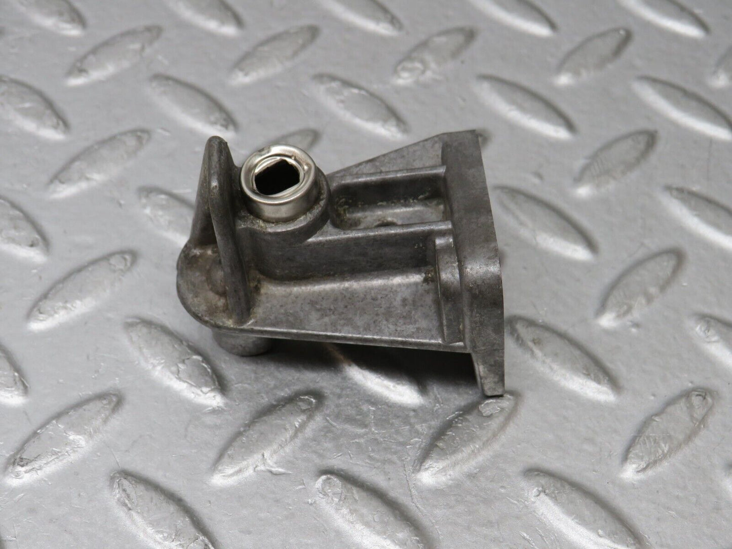 36338 Mercedes-Benz W126 420SE Crankshaft Position Sensor Bracket 1161580540