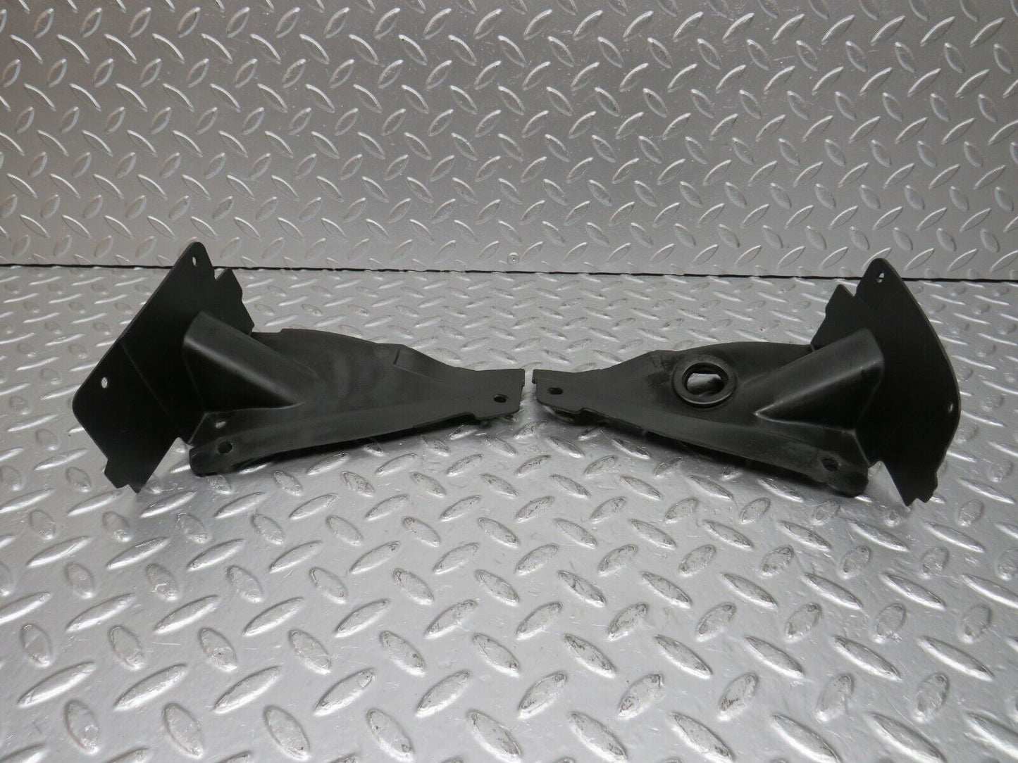 32365 Mercedes-Benz S124 300TE Covering Side Member Pair 1246280907 1246281007
