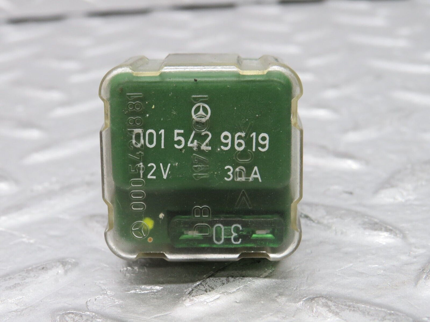 29976 Mercedes-Benz C124 320CE Coupe Overload Relay 0005421881