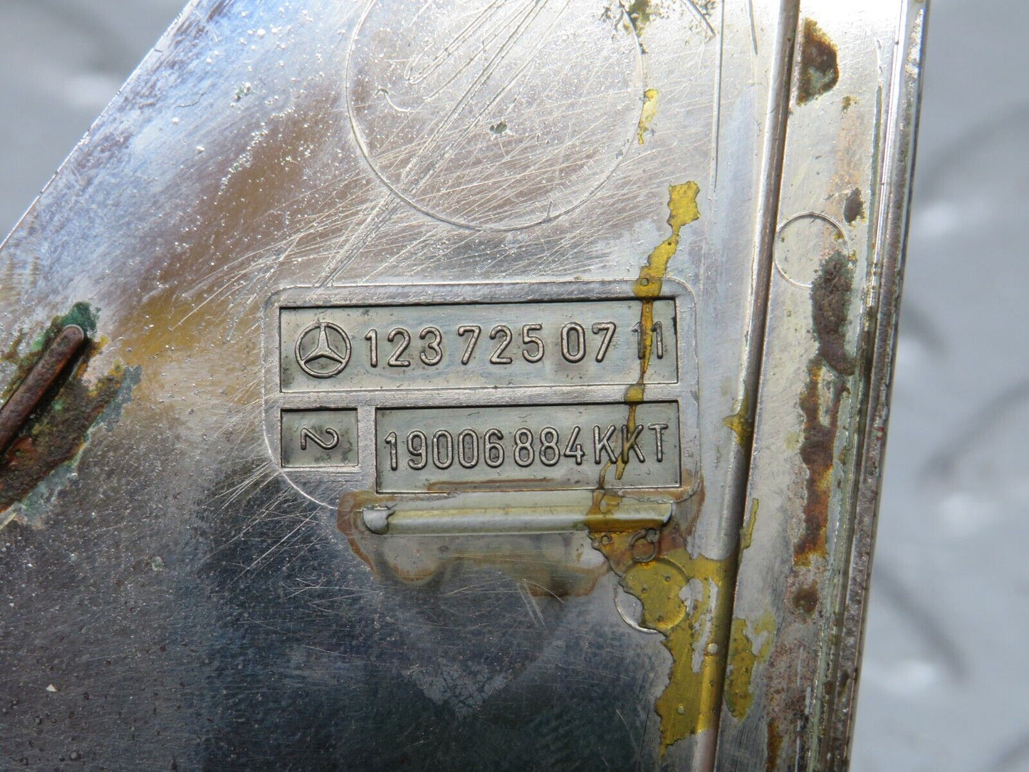 30997 Mercedes-Benz W123 200D Mirror Triangle Cover Left 1237250711