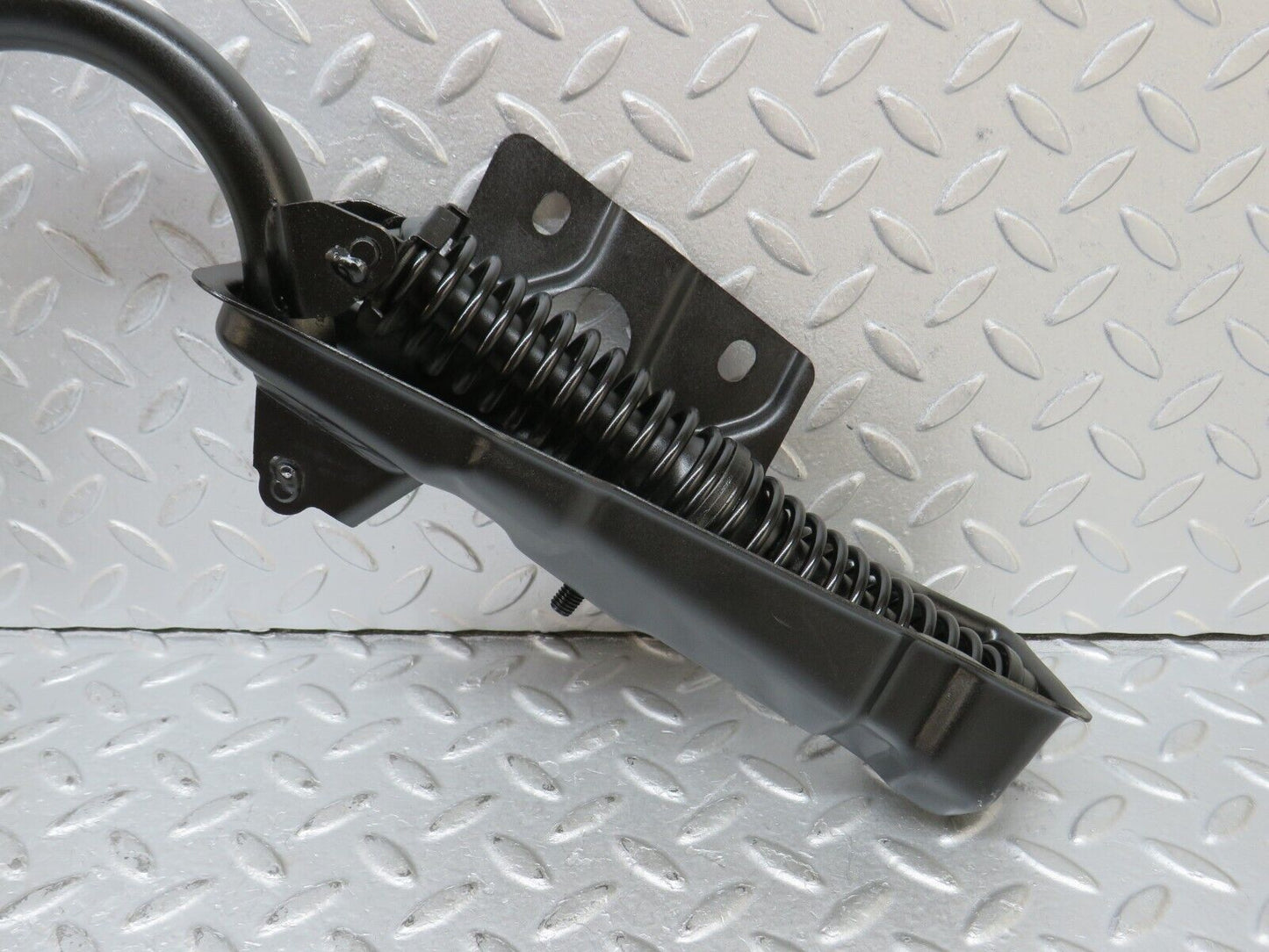 36369 Mercedes-Benz W126 420SE Trunk Lid Hinge Right Side