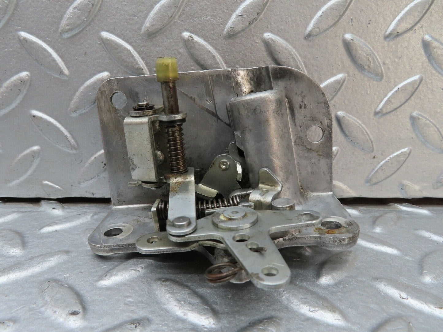 18585 Mercedes-Benz W120 W121 Ponton Rear Right Door Lock Mechanism
