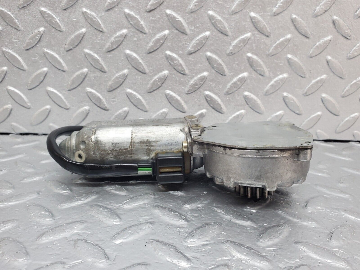 44292 Mercedes-Benz W123 280E Front Right Window Regulator Motor 0130821019