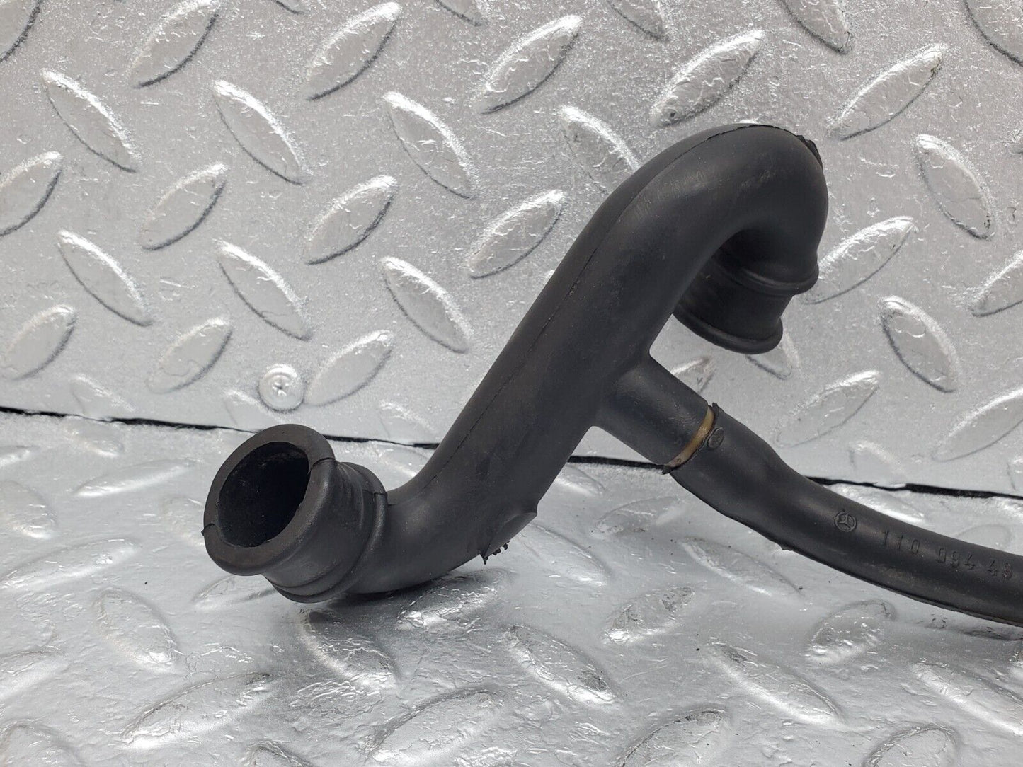 44452 Mercedes-Benz W123 280E Air Intake Pipe 1100943982 1100944982