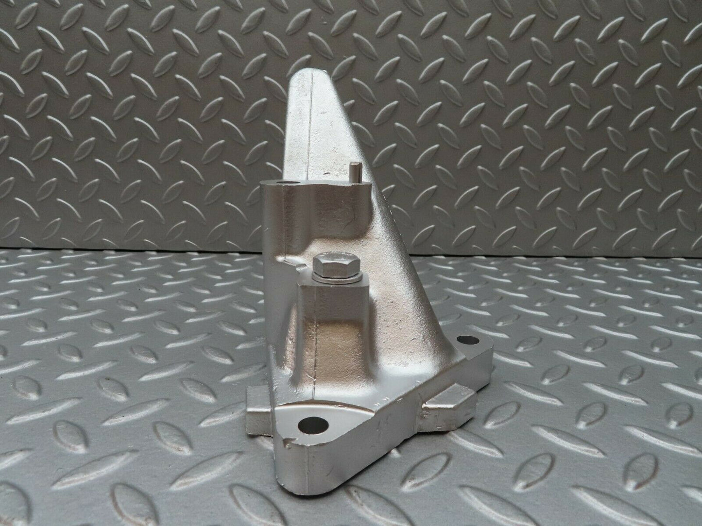 3833 Mercedes-Benz S123 200T Wagon Engine Mount Bracket Left Side 1022230504
