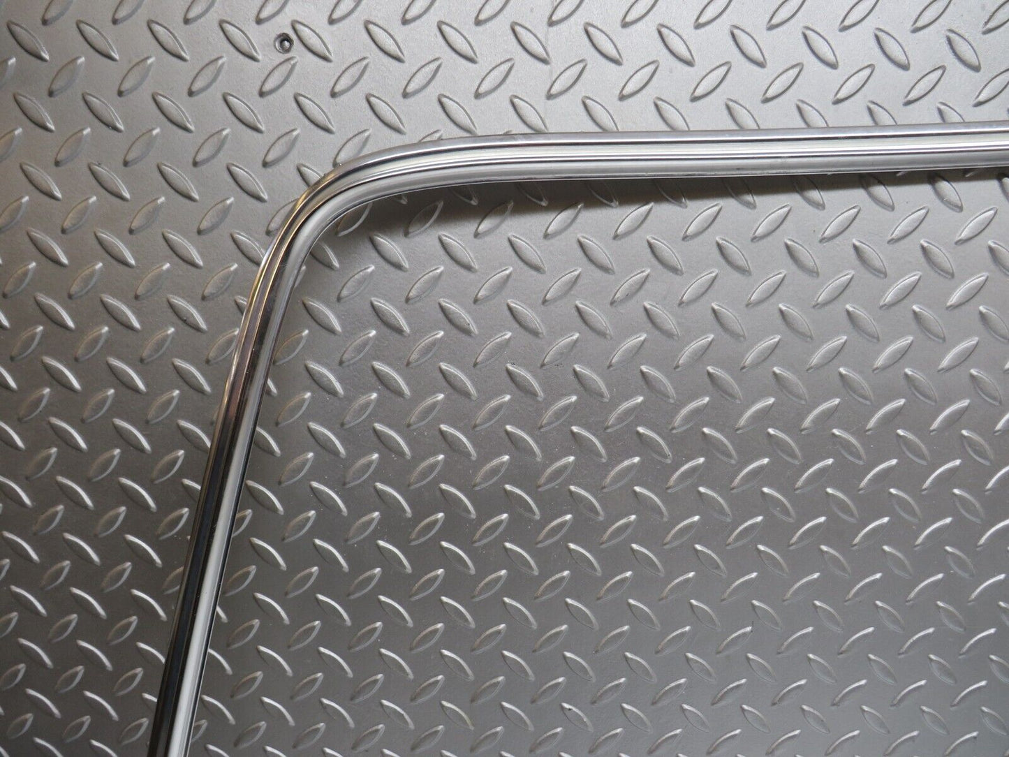 0646 Mercedes-Benz W123 230E Rear Windscreen Chrome Frame