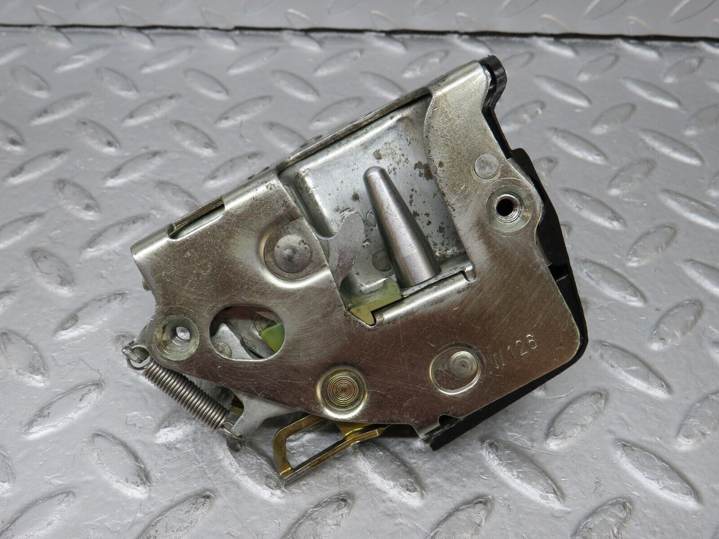 36041 Mercedes-Benz W126 420SE Front Right Door Lock Mechanism 1237230208