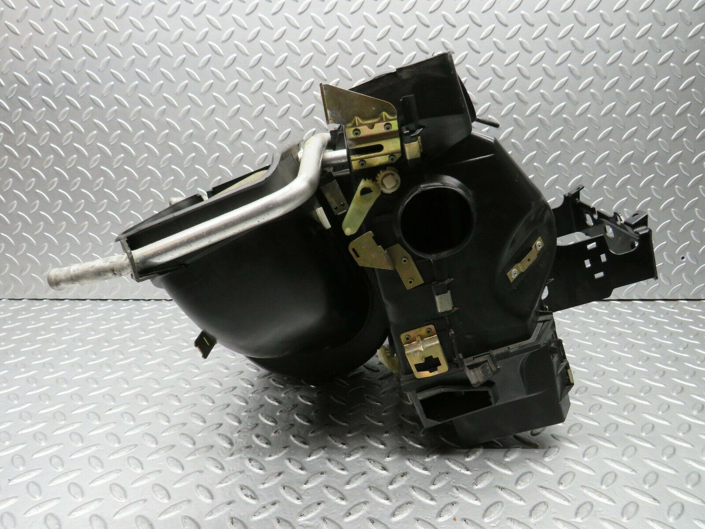 22126 Mercedes-Benz S123 280TE Heater Box Blower Housing Bosch 1238300508