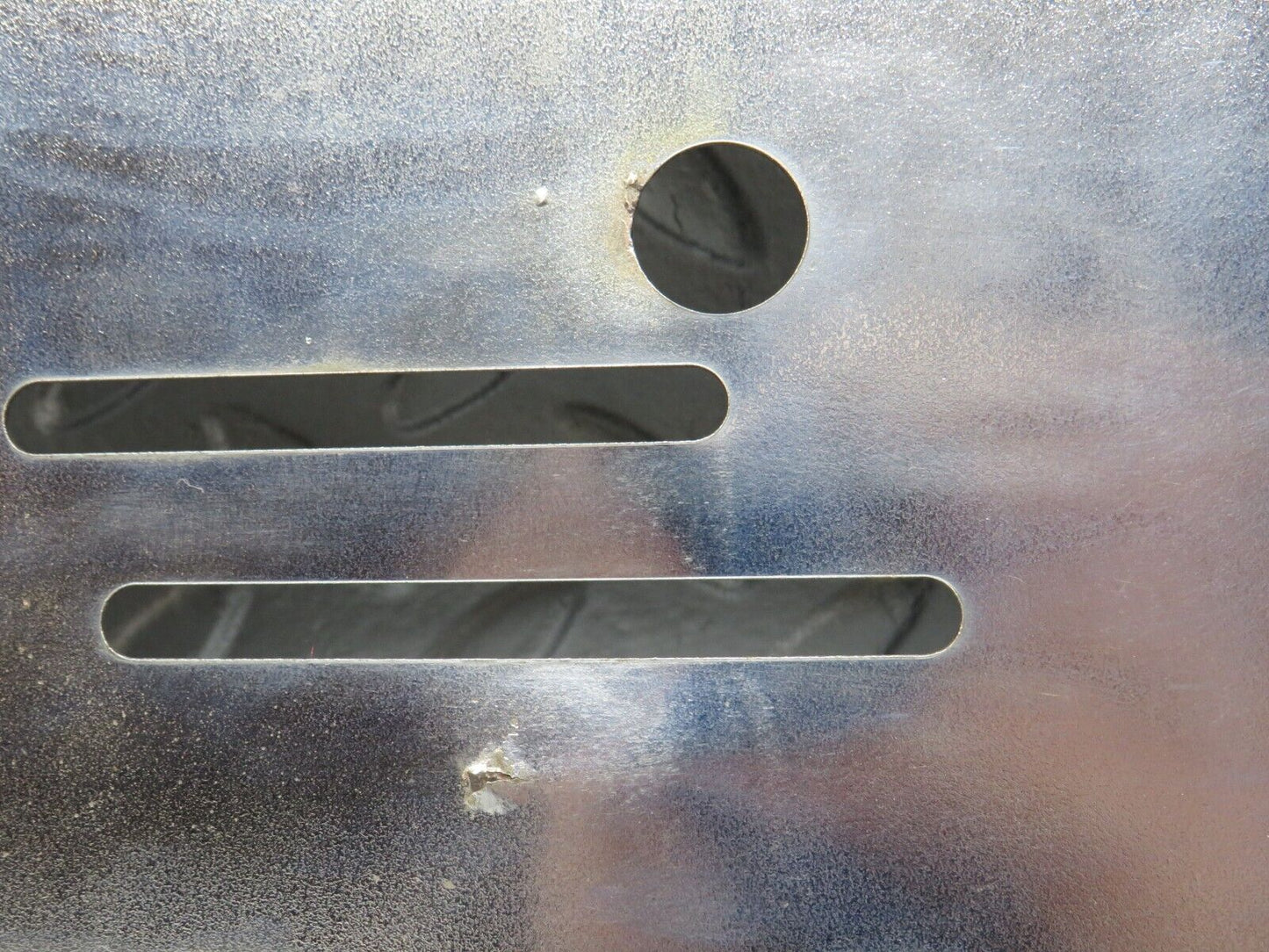 40663 Mercedes-Benz W123 300D Front Chrome Number Plate Holder