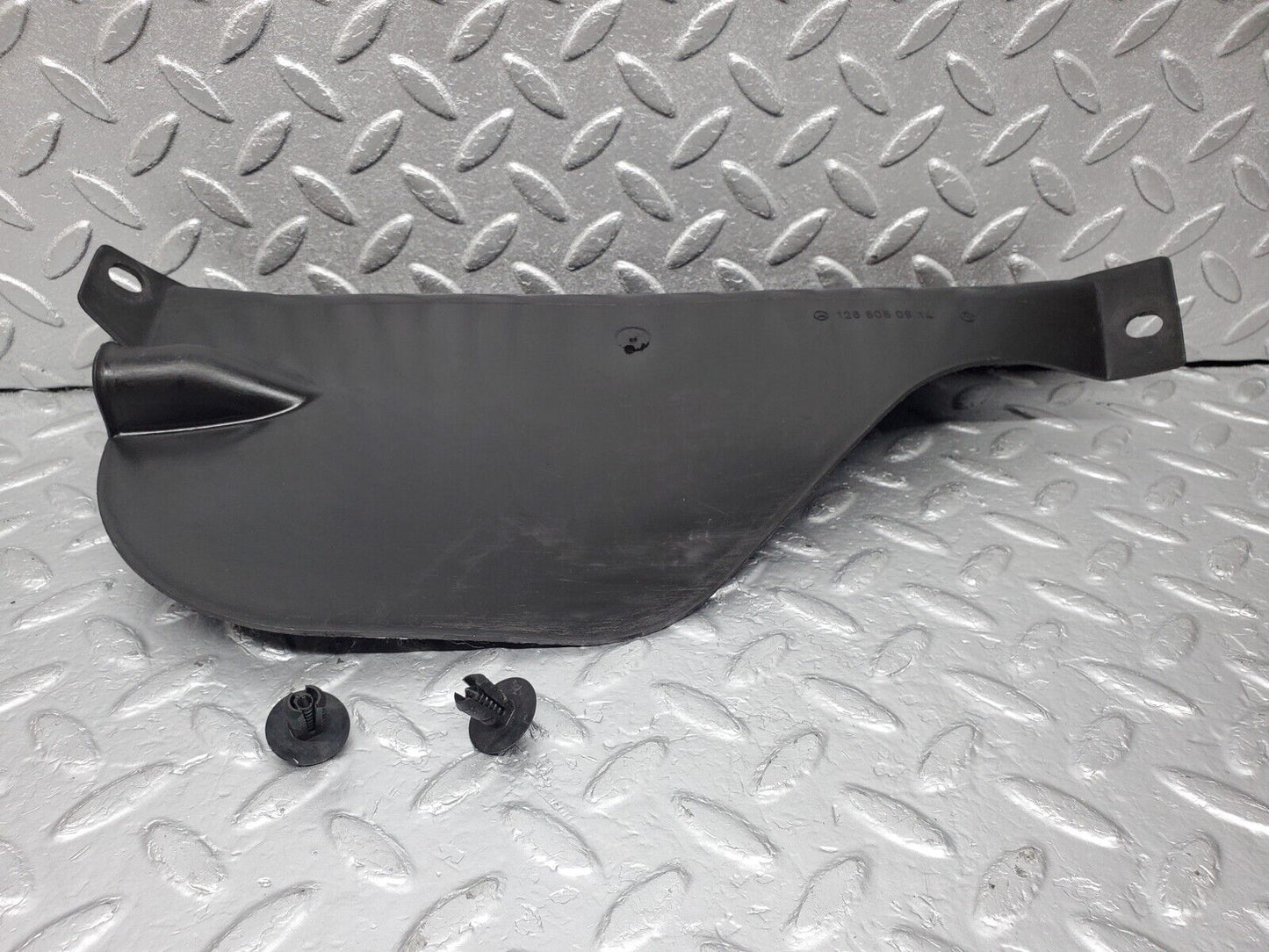 45630 Mercedes-Benz W126 420SE Vacuum Pump Housing Cover 1268050914