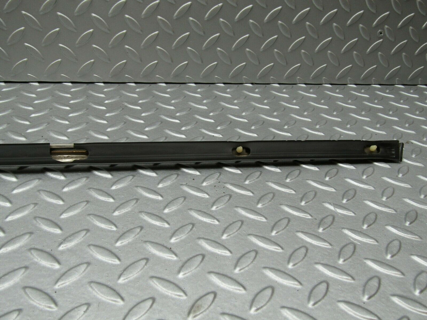 3335 Mercedes-Benz W115 220D Centre Door Chrome Trim Front Right